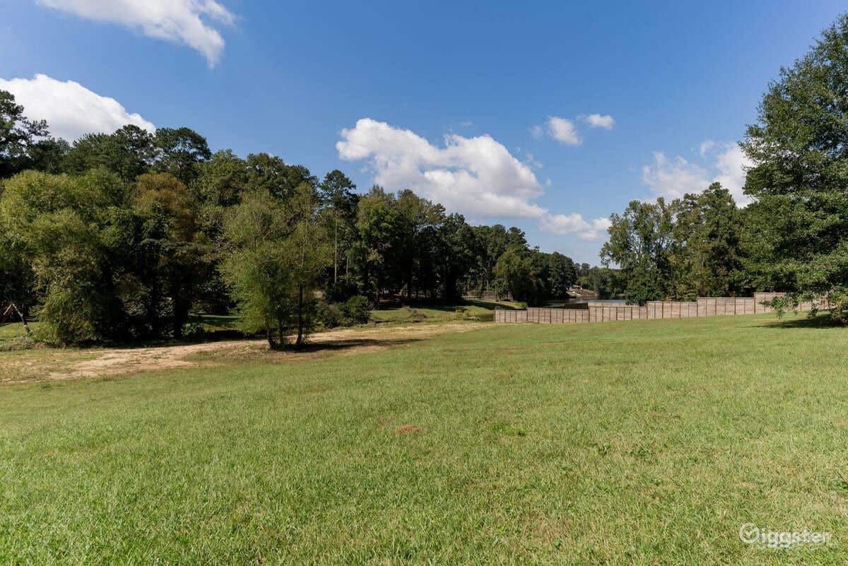Modern Backyard with Stunning Waterfront Views Photo 1