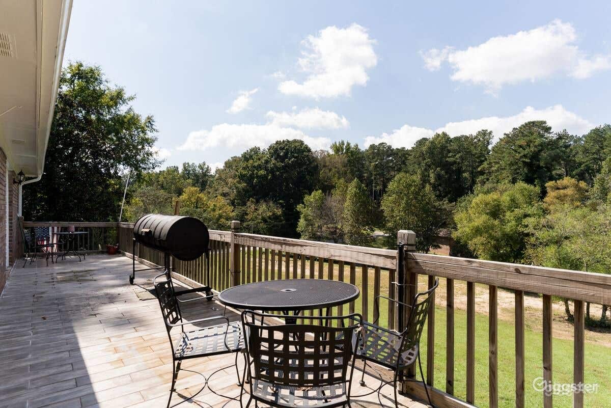 Modern Backyard with Stunning Waterfront Views Photo 3