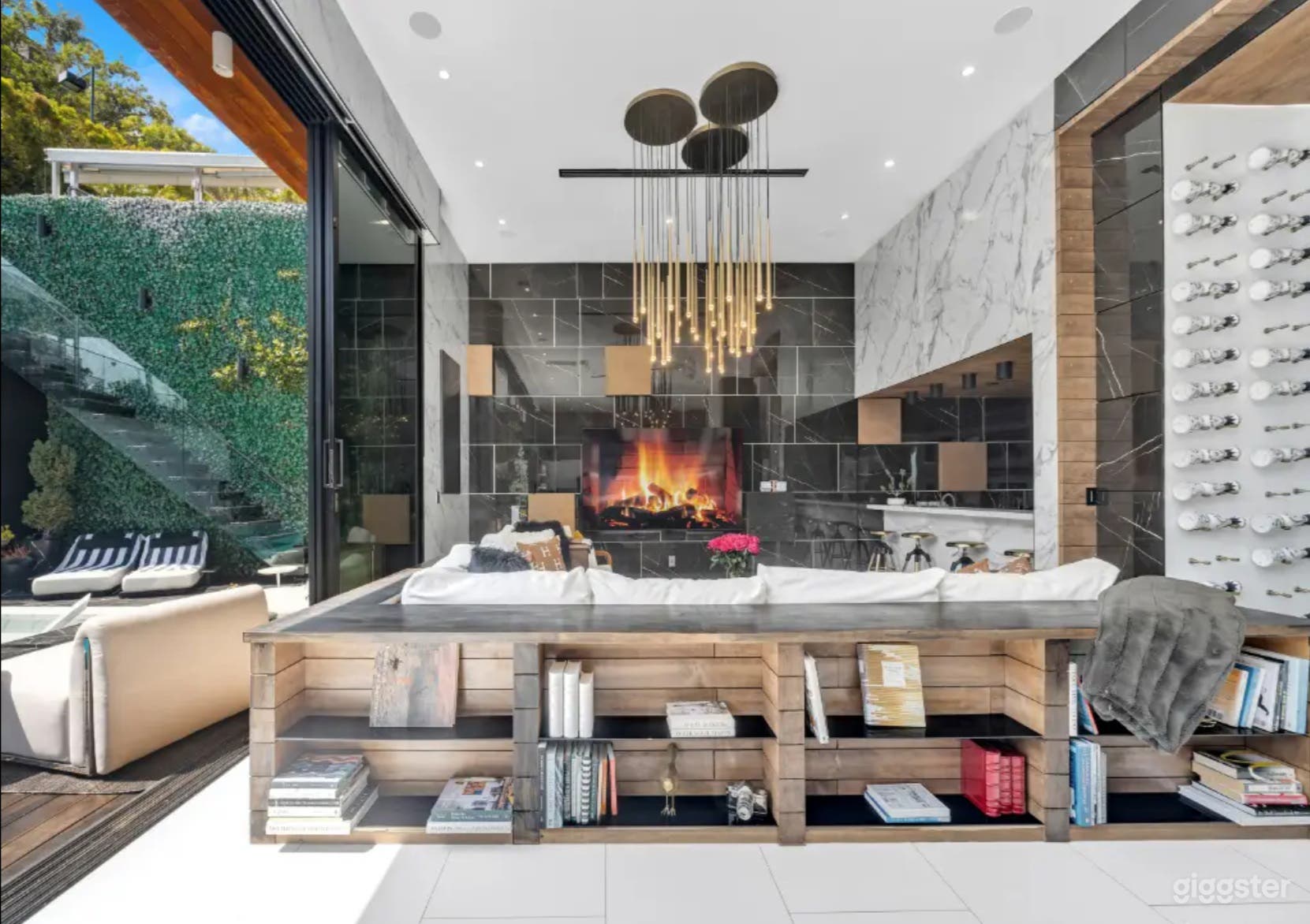 ICONIC MODERN VILLA WITH EPIC VIEWS &amp; BOLD DESIGN Photo 4