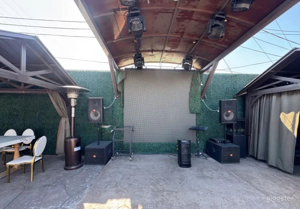 Camera Ready Outdoor Dining Space Photo 3