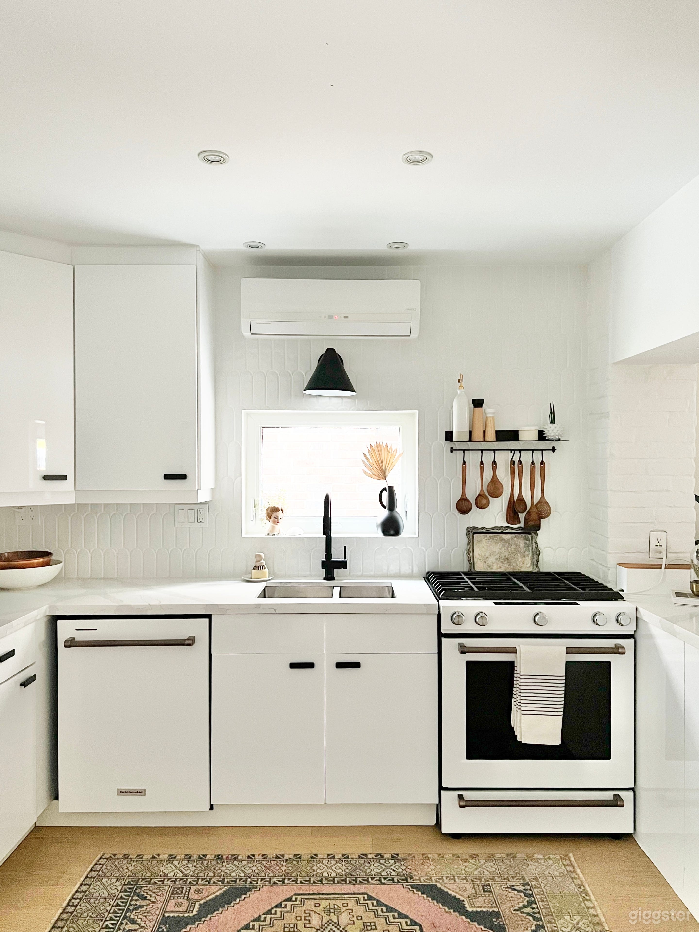 Modern Leslieville Home Photo 3