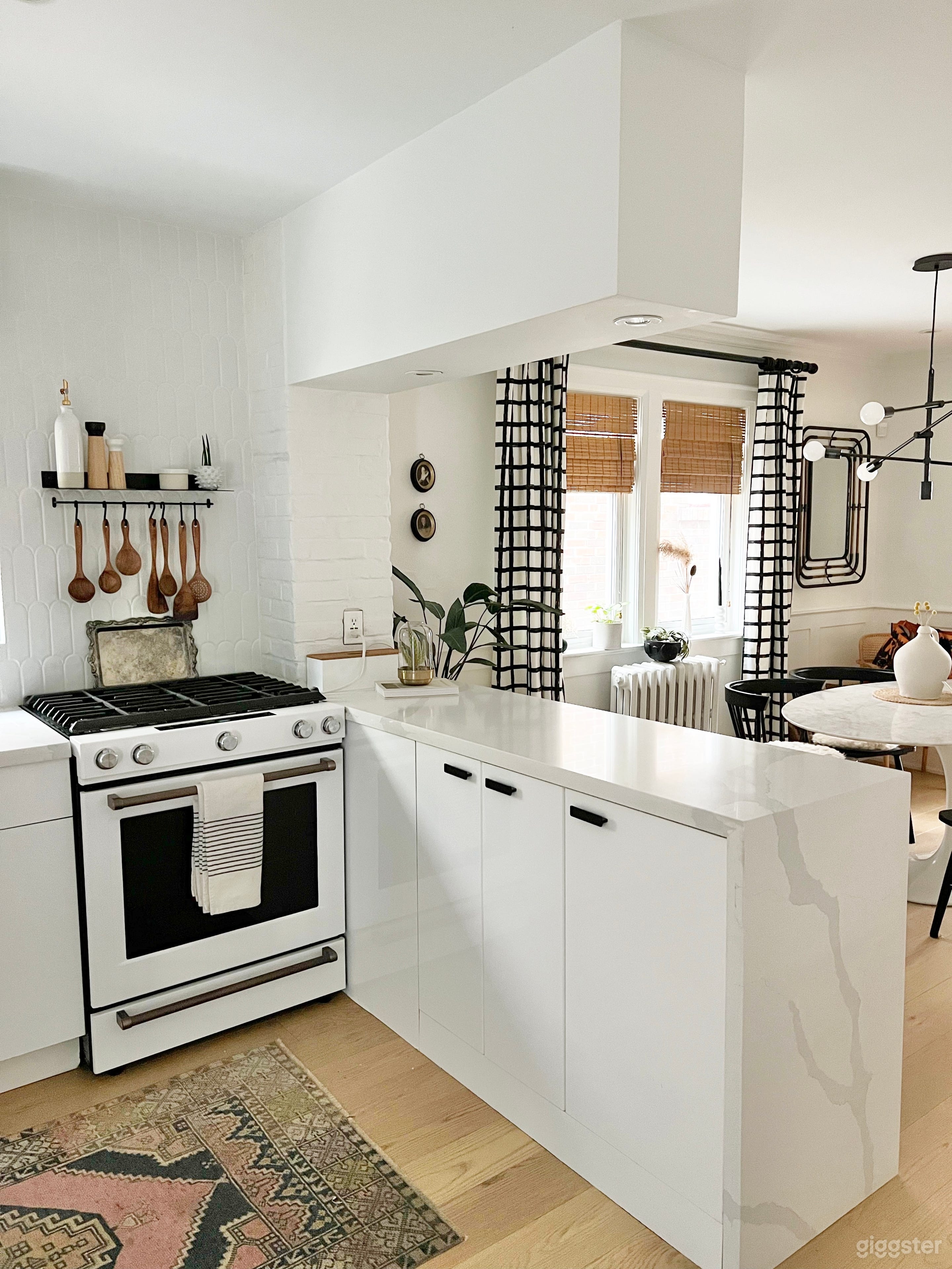 Modern Leslieville Home Photo 2