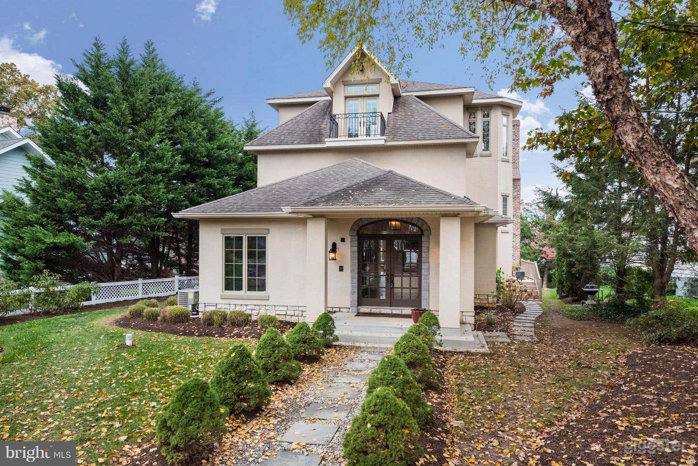 Charming entrance to our Italian "Tuscan Villa"  -  Villa Bellarosa