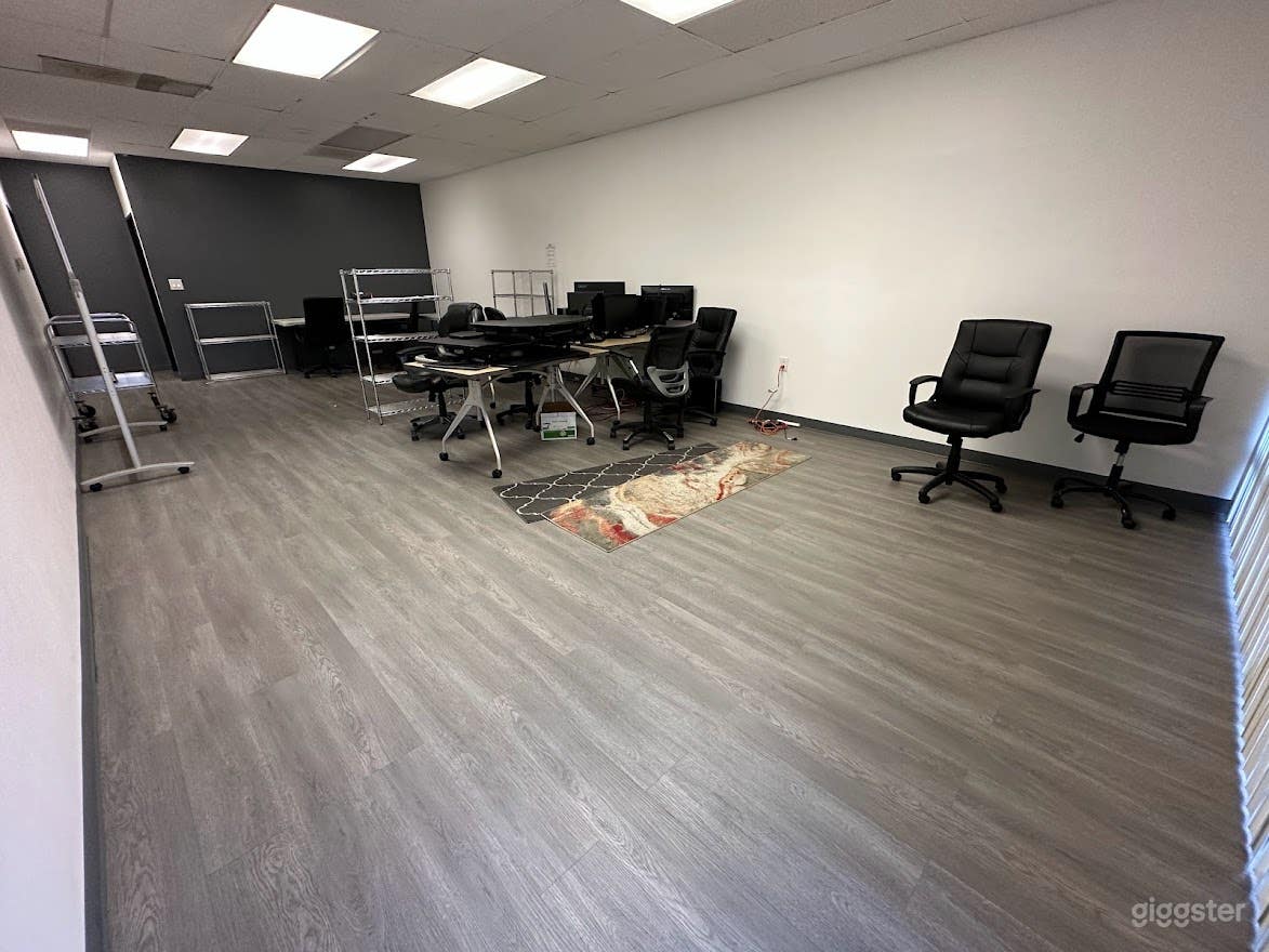 Modern Office Space for Filming or Monthly Use Photo 2