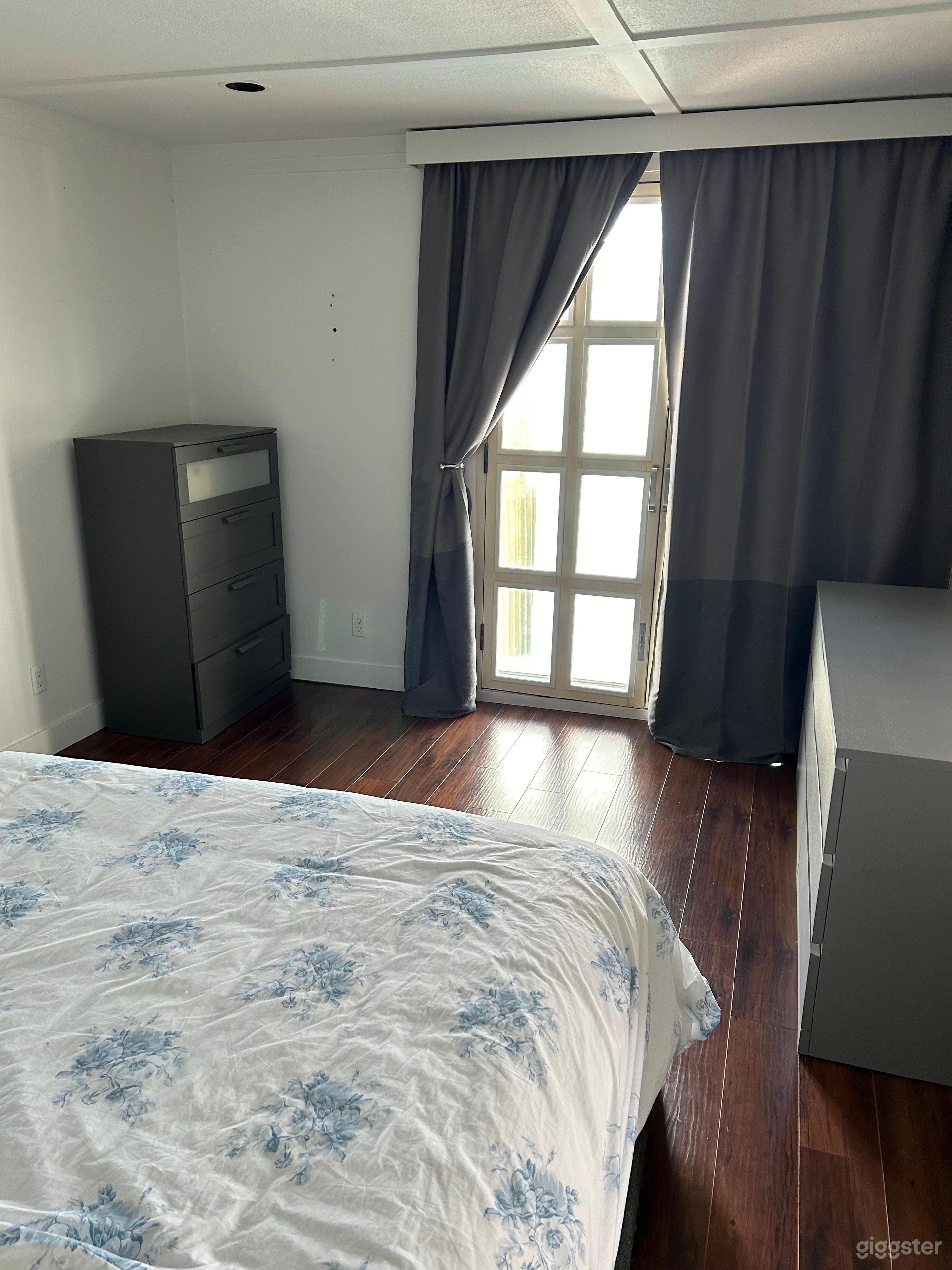 Floating boatshed apartment with 42' Bertram boat Photo 3