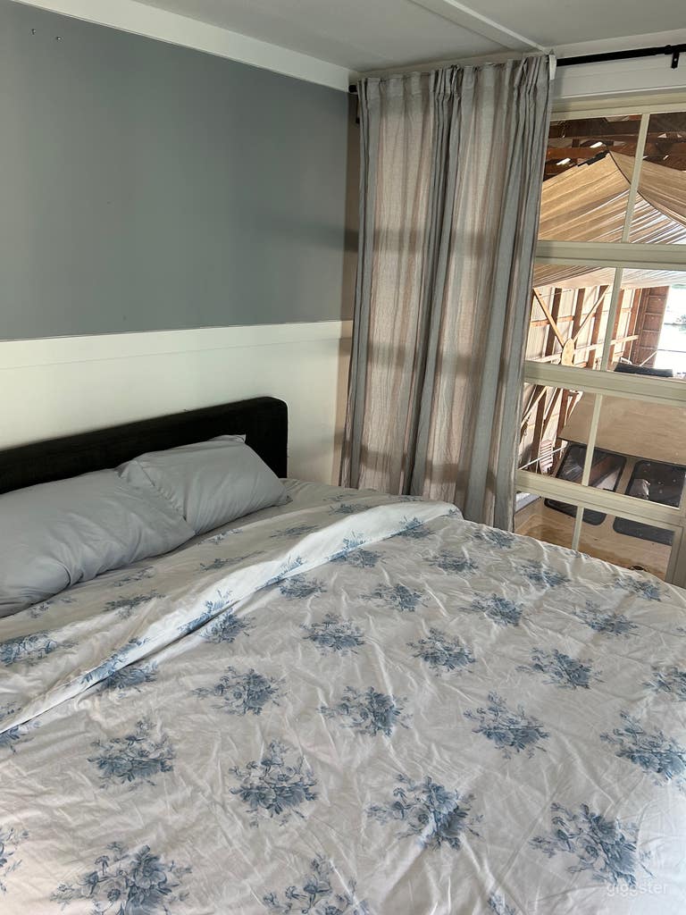  Floating boatshed apartment with 42' Bertram boat 