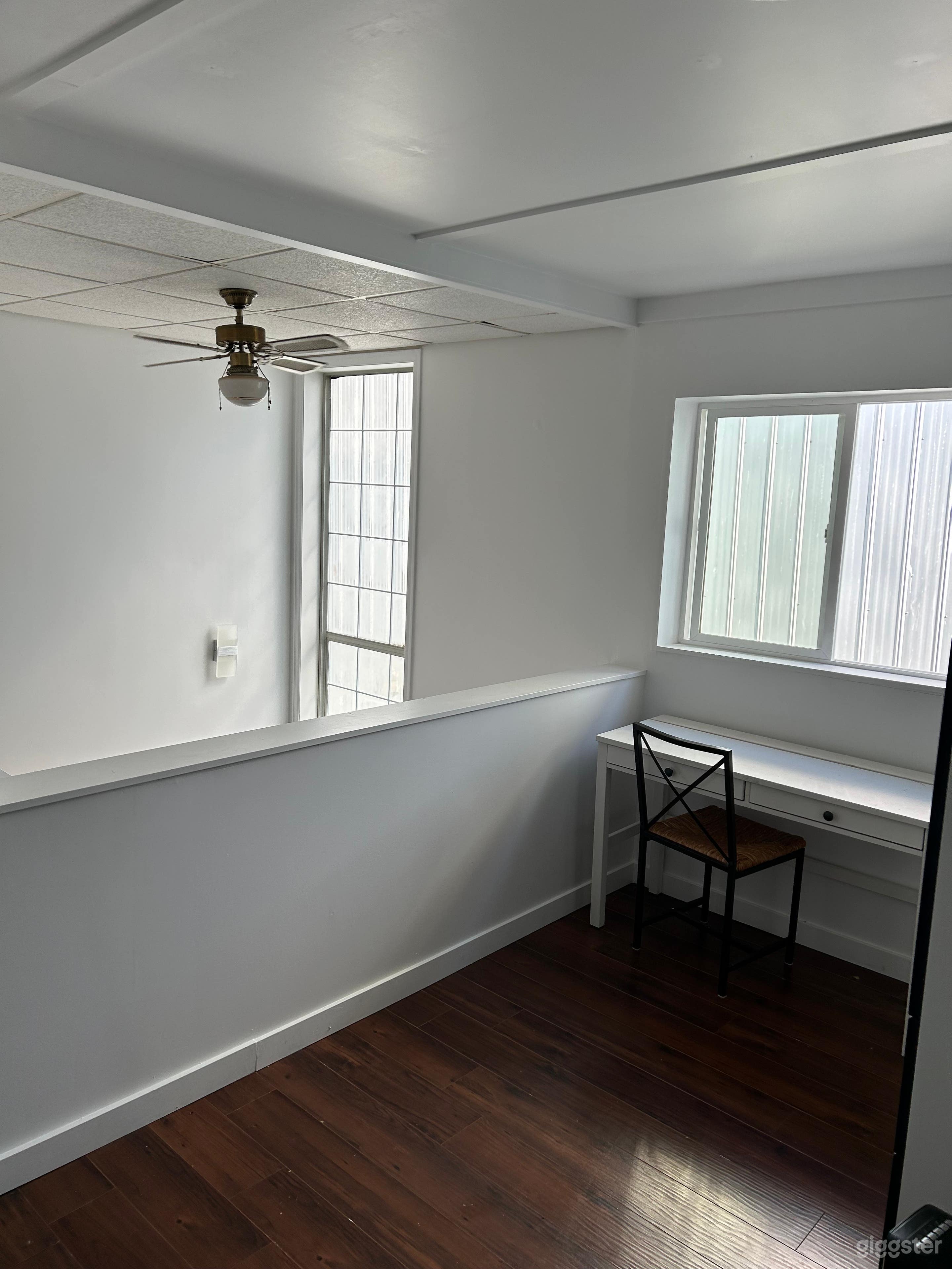 Floating boatshed apartment with 42' Bertram boat Photo 4