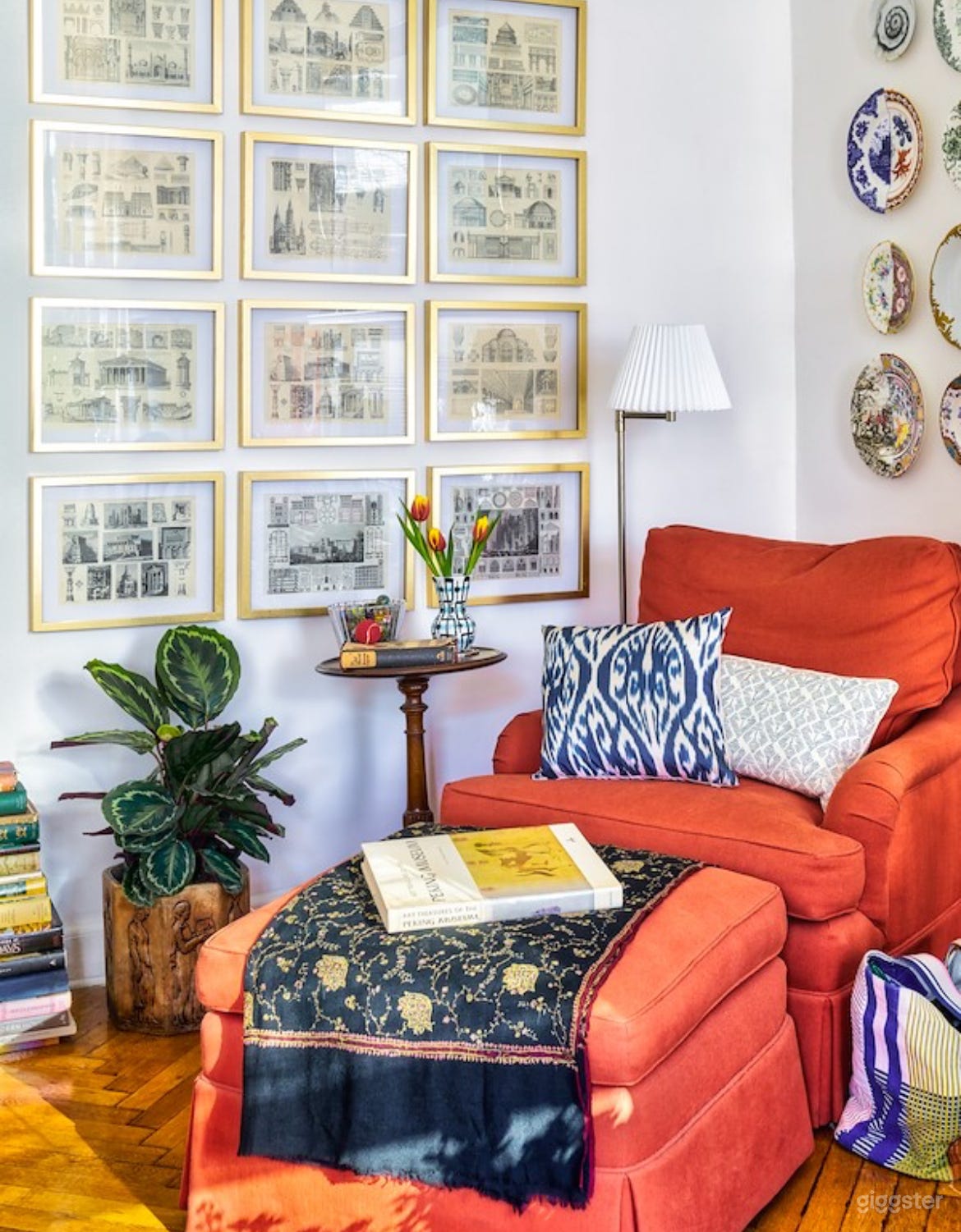 Artful One-Bedroom Escape Photo 4