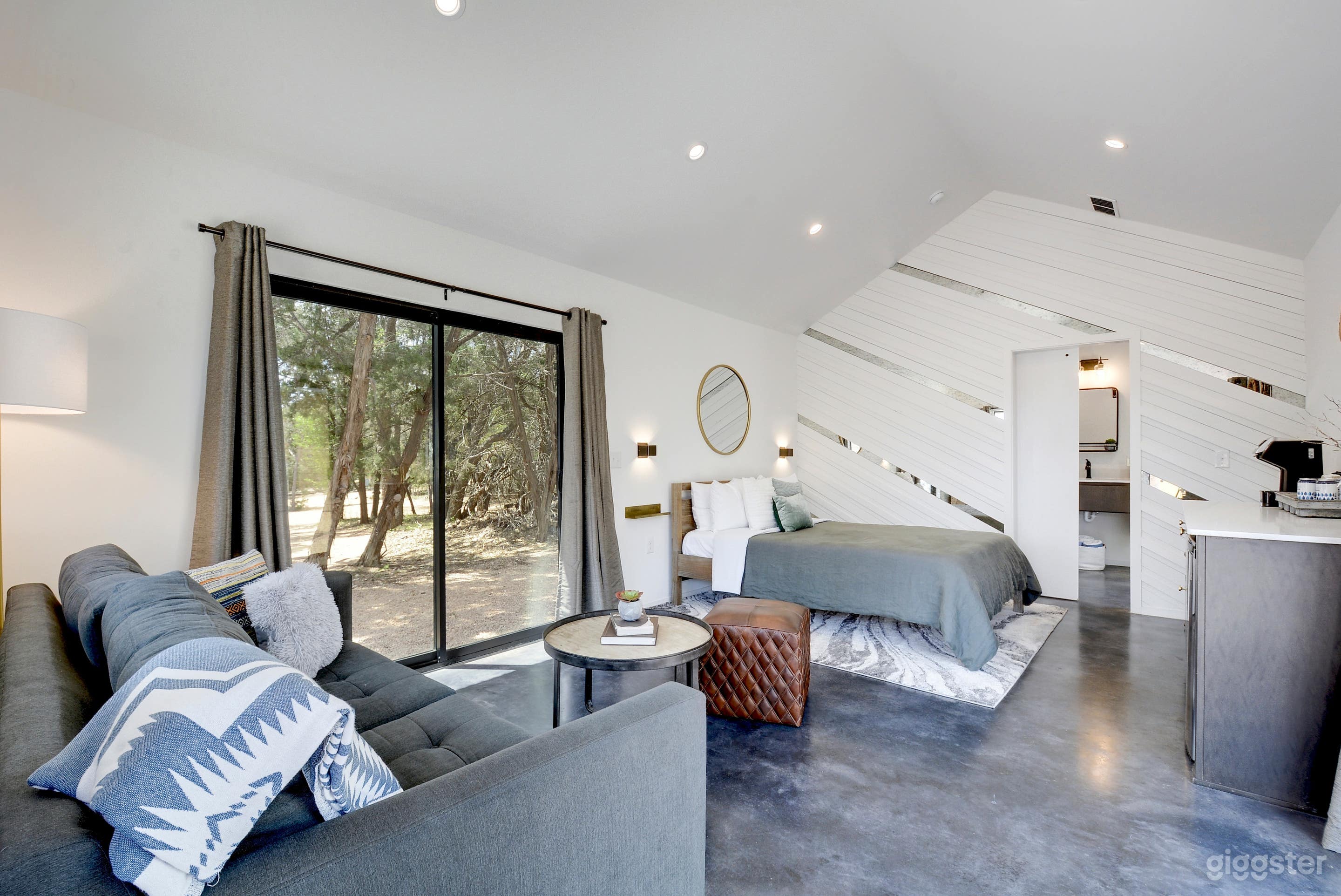 Courtyard Cabin in Dripping Springs Photo 1