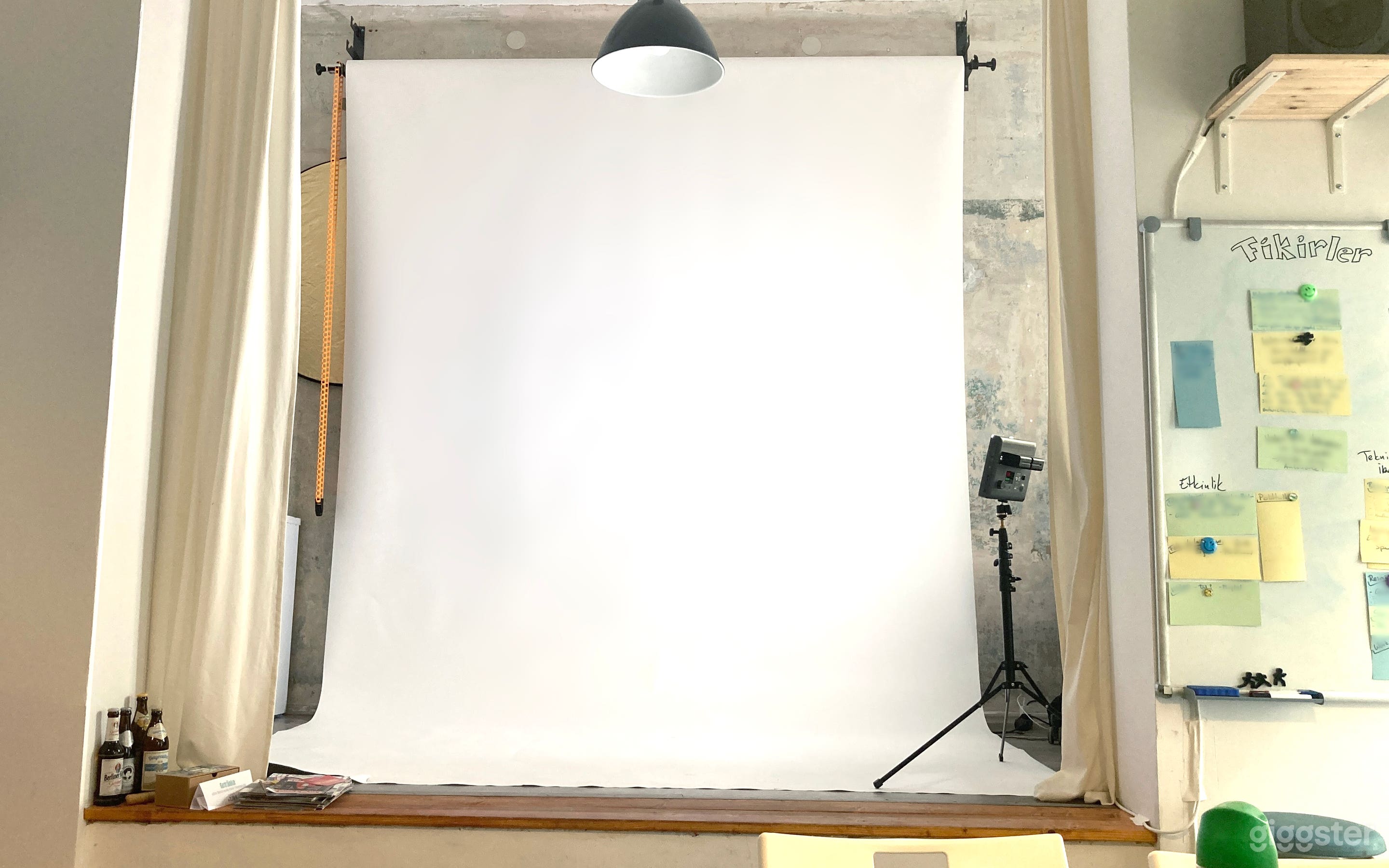 Kreatives Kreuzberg Studio & Veranstaltungsraum mit kleiner Bühne Foto 1