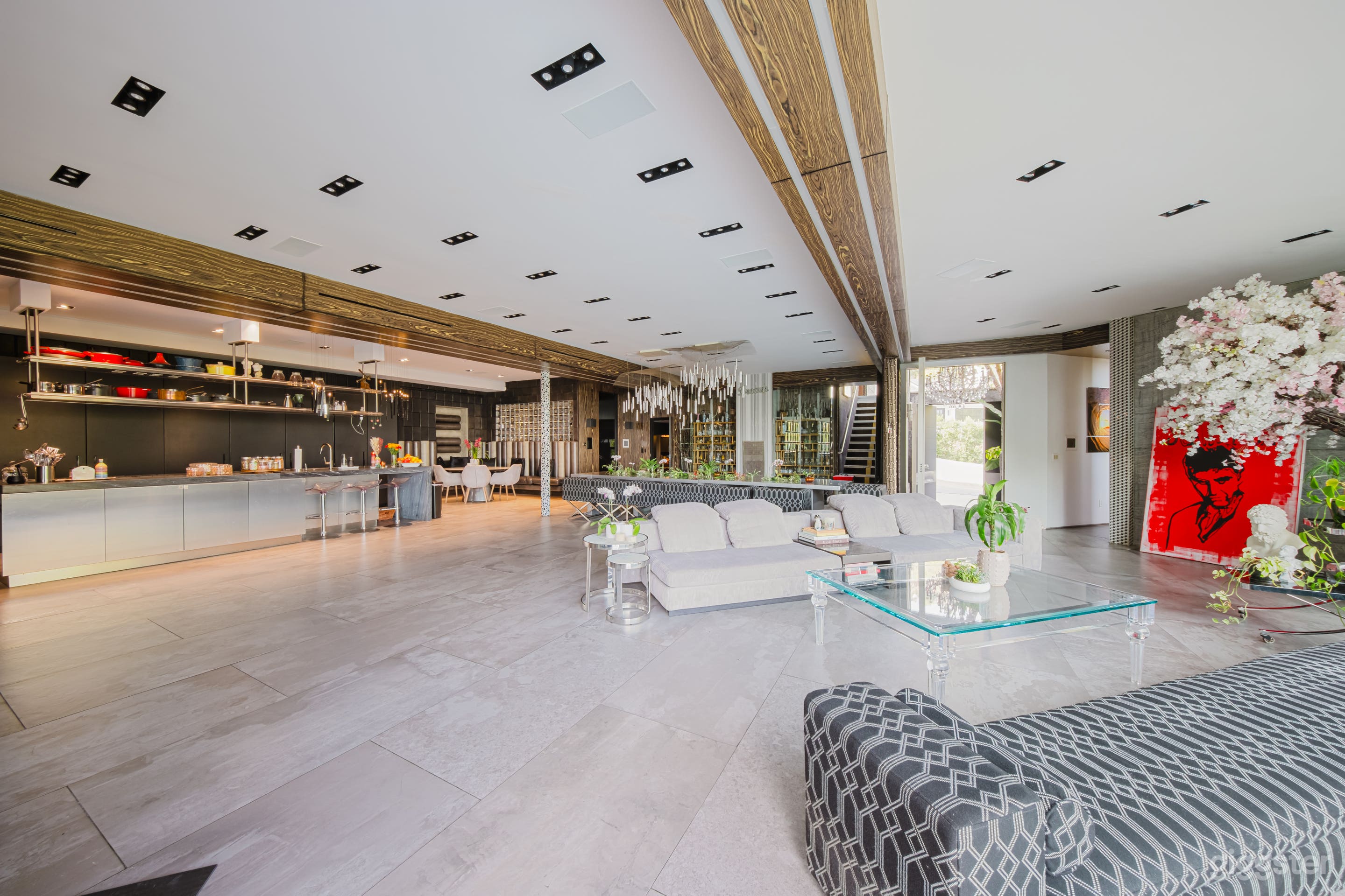 MODERN ZEN LUXE IN THE HILLS Photo 3