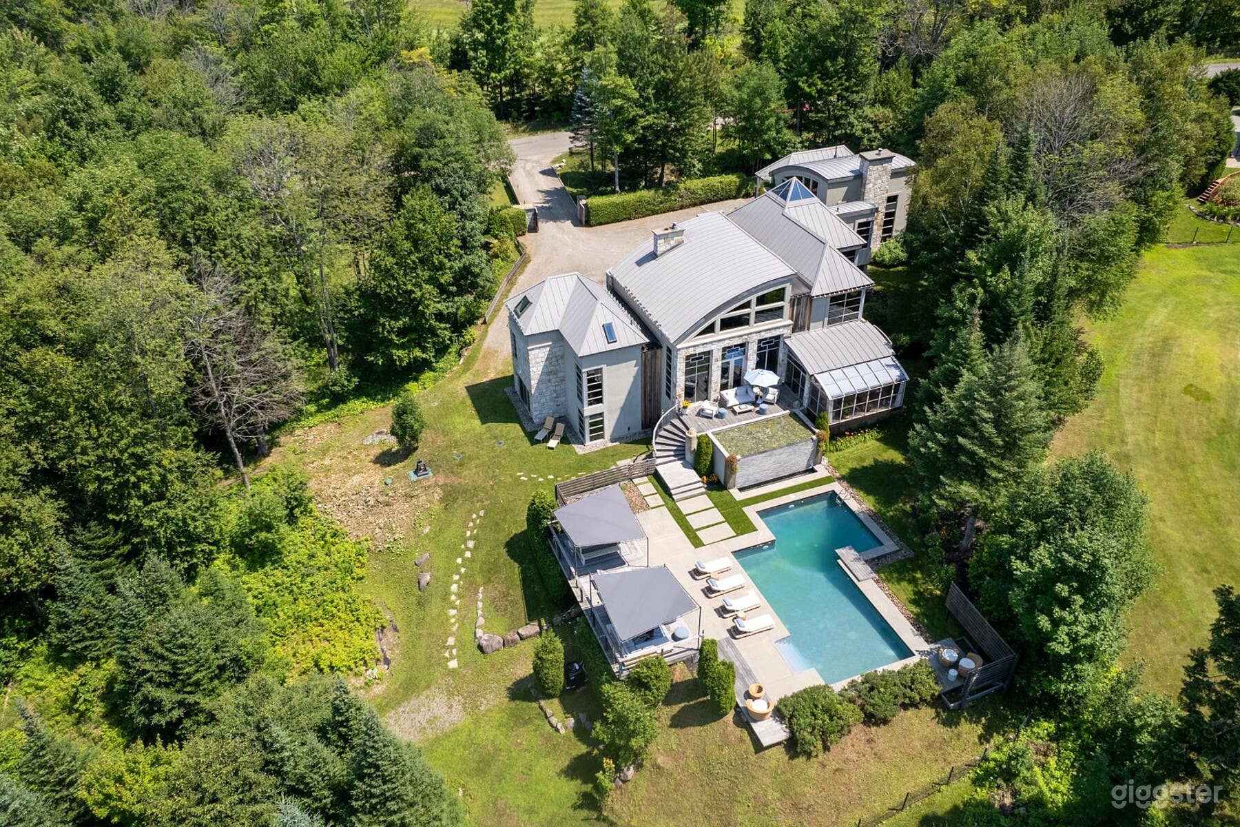 Luxurious Architectural contemporary house near Montreal Photo 2