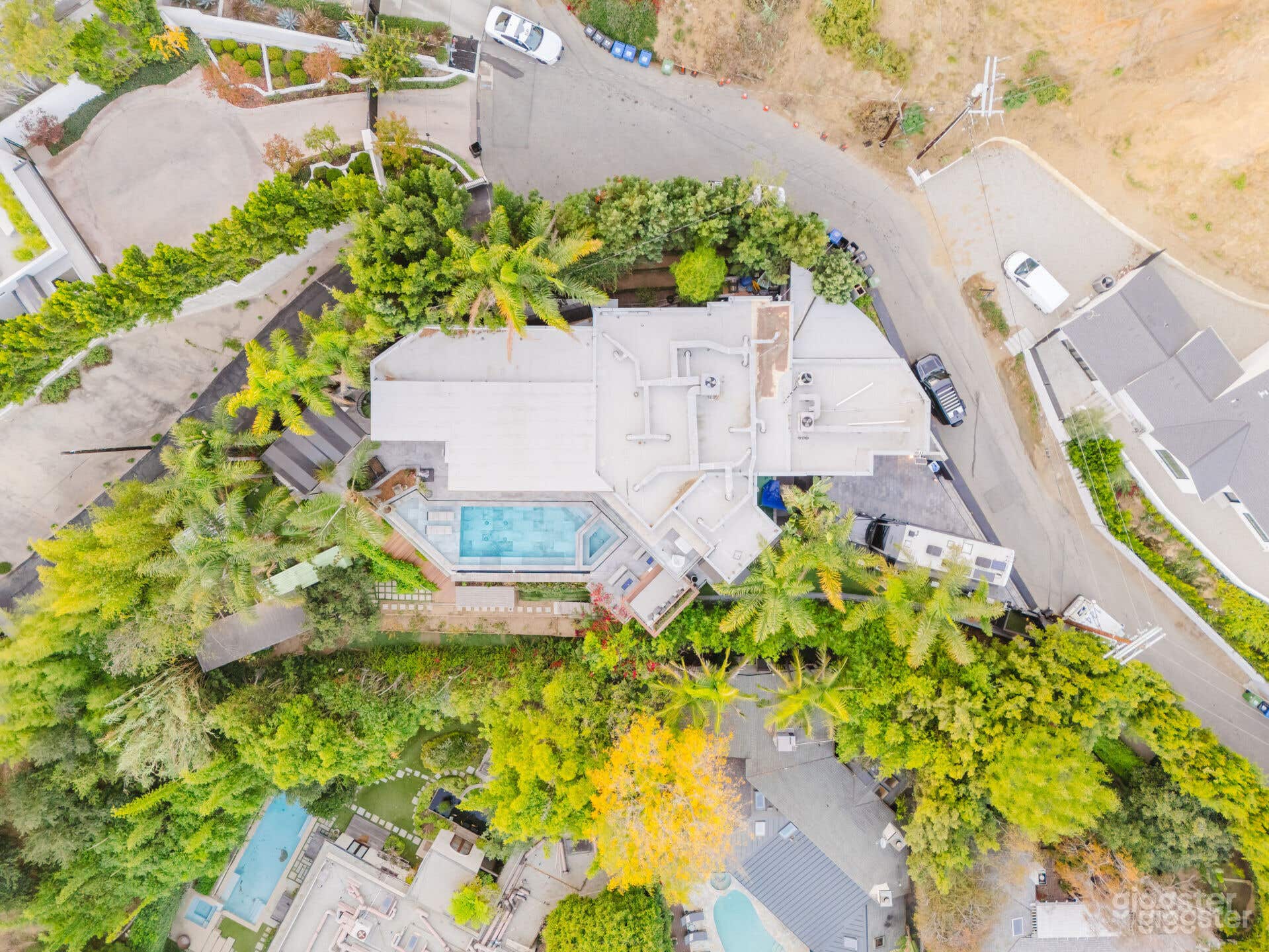 MODERN ZEN INFINITY POOL WITH SPA IN THE HILLS Photo 3