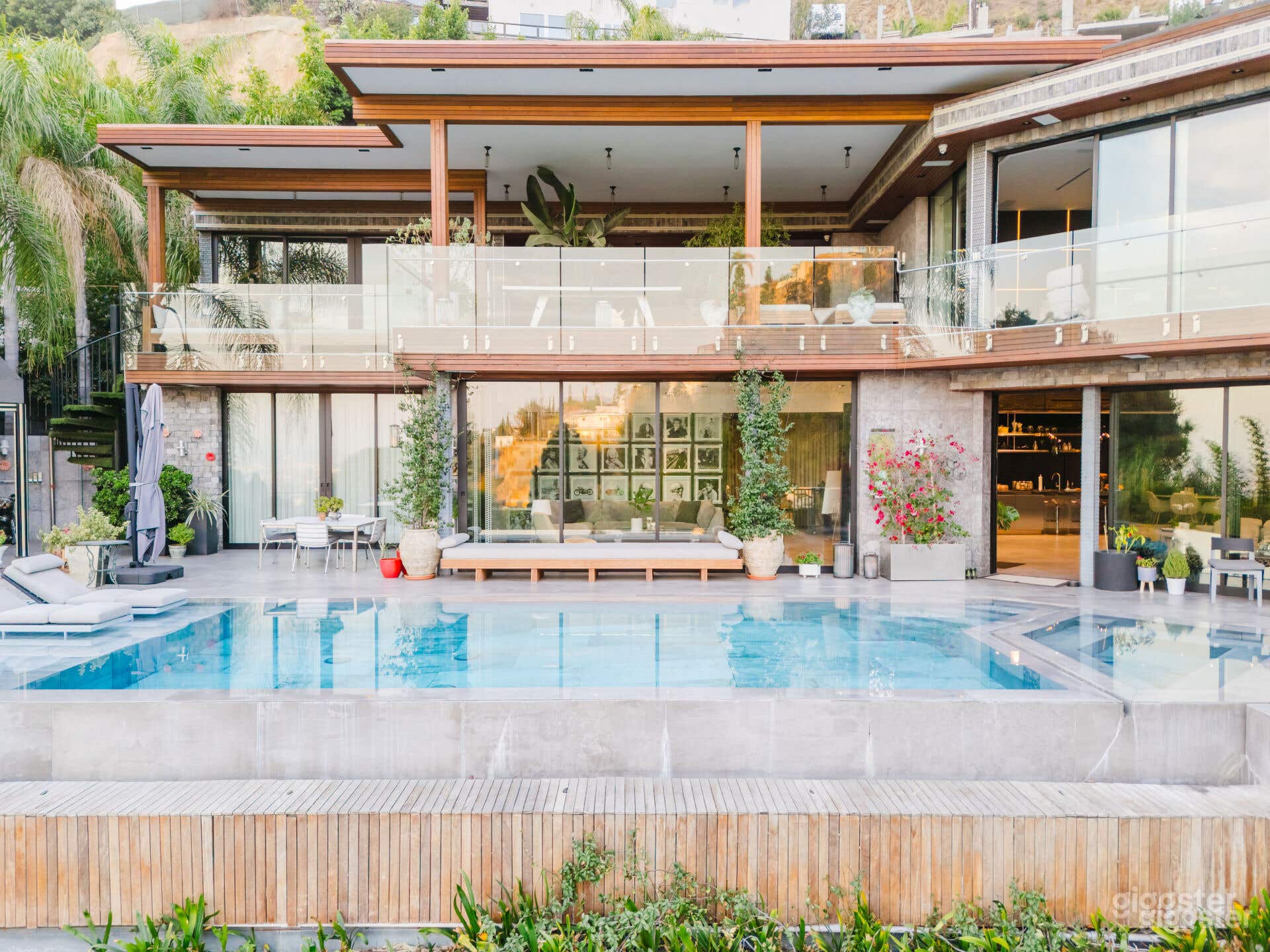 MODERN ZEN INFINITY POOL WITH SPA IN THE HILLS Photo 4