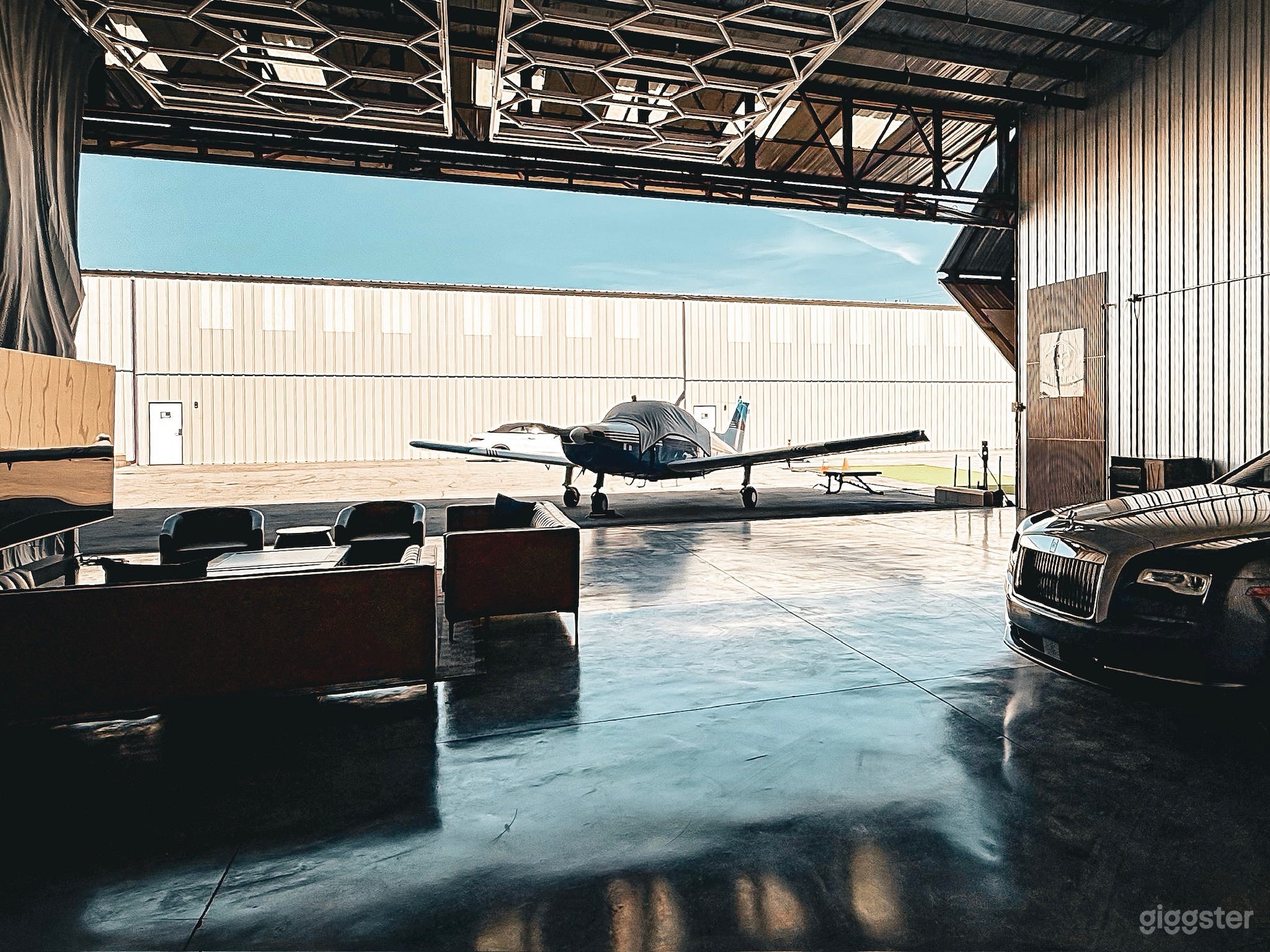 Hangar space in Van Nuys Airport Photo 1