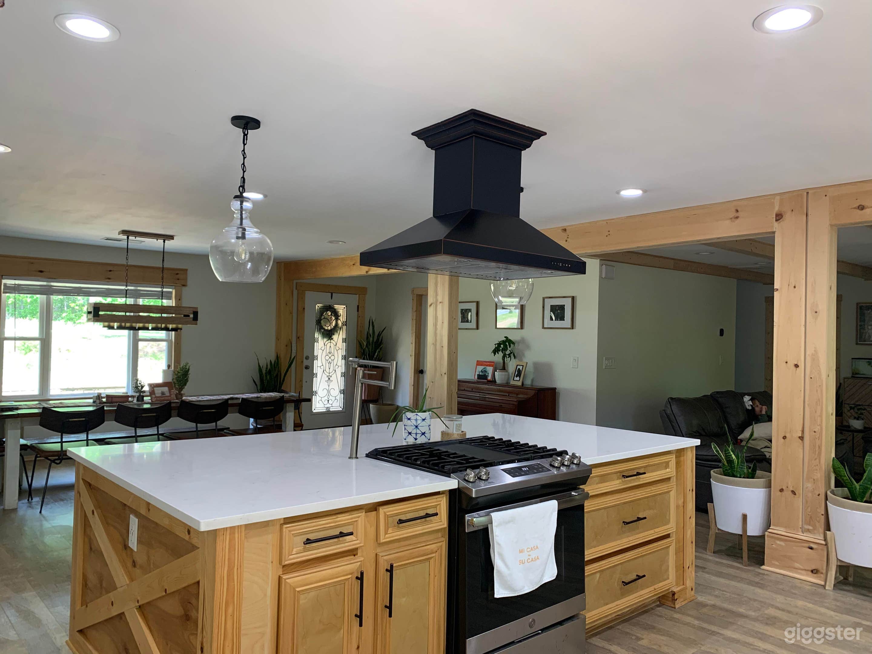 Recently remodeled home w/gorgeous views &amp; parking Photo 3