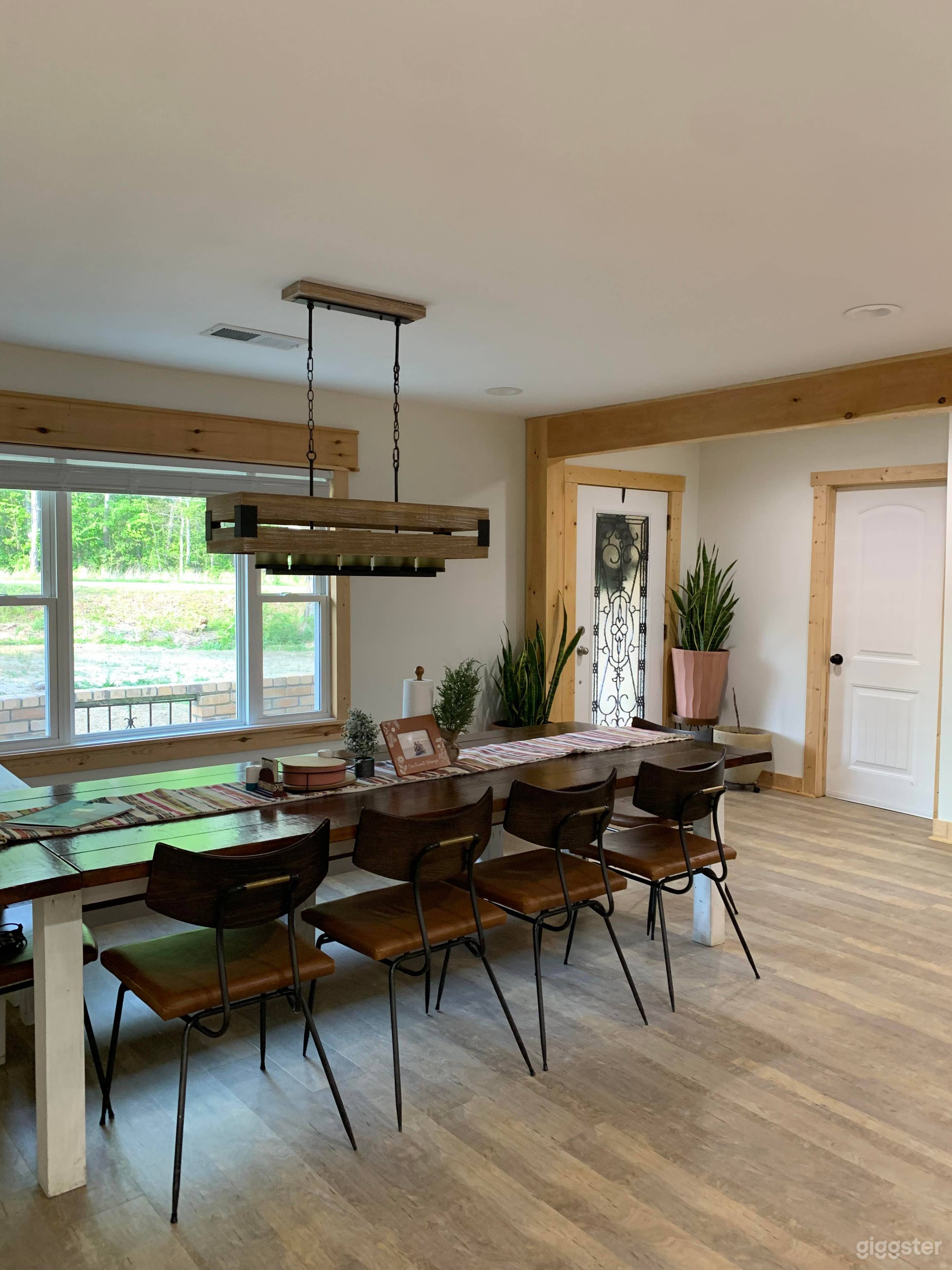 Recently remodeled home w/gorgeous views &amp; parking Photo 4