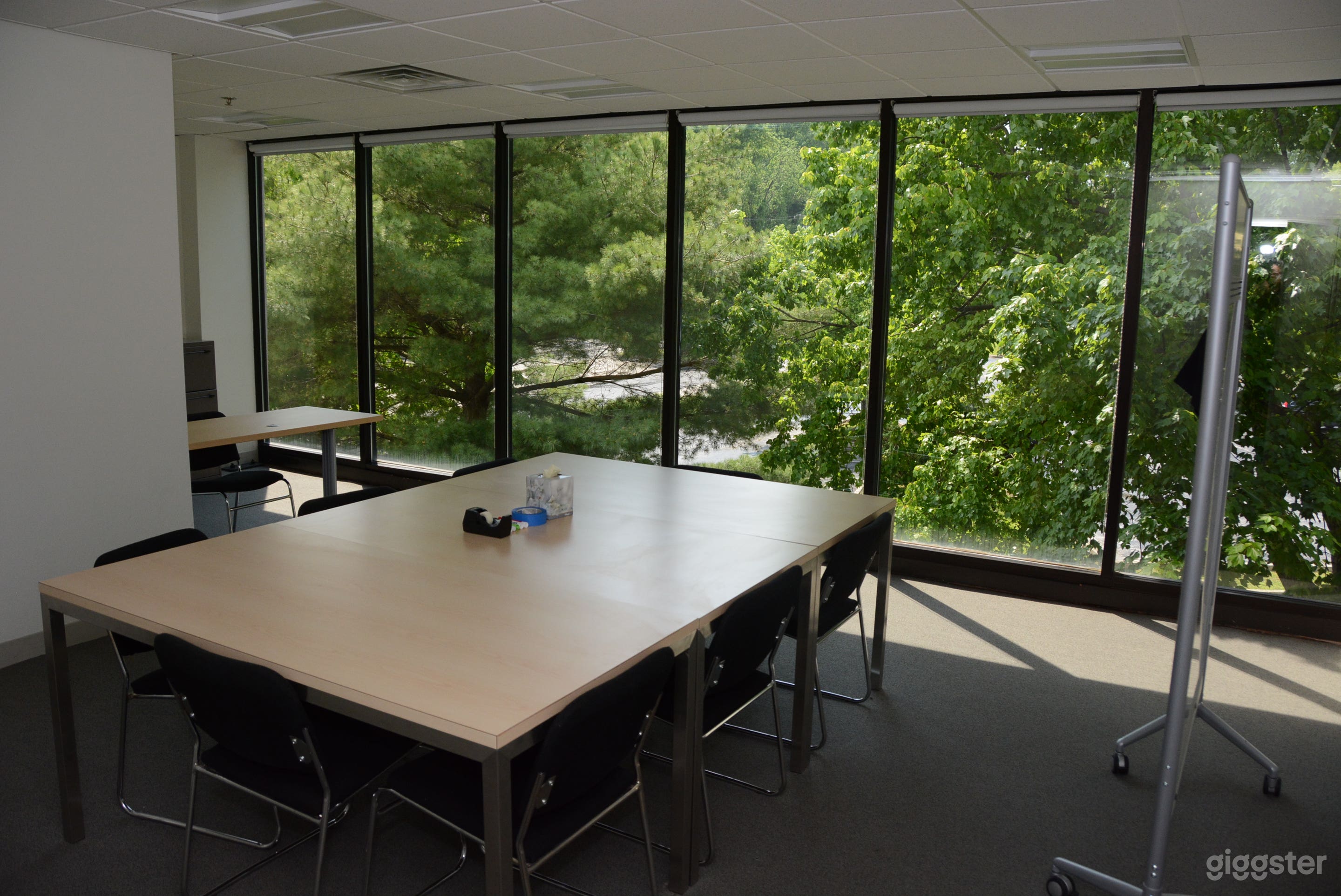 Bright Modern Open Office Photo 1