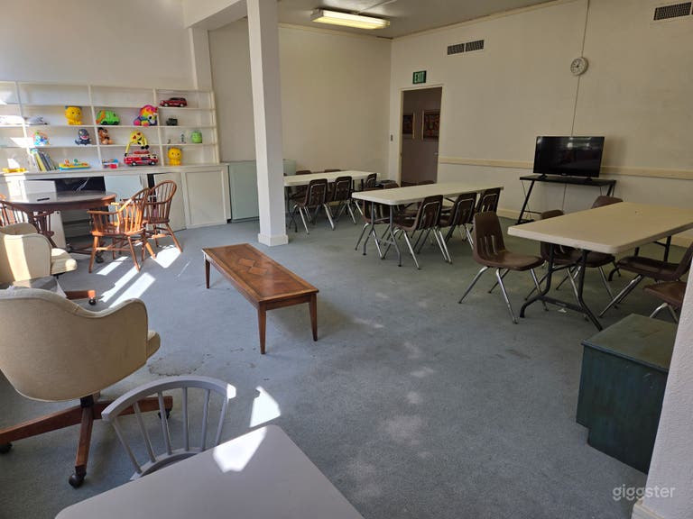  Aula, Sala de Reuniones, Oficina y Espacio de Ensayo 