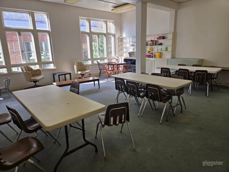  Aula, Sala de Reuniones, Oficina y Espacio de Ensayo 