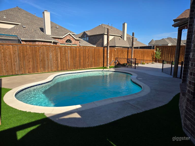  Private Backyard Pool 