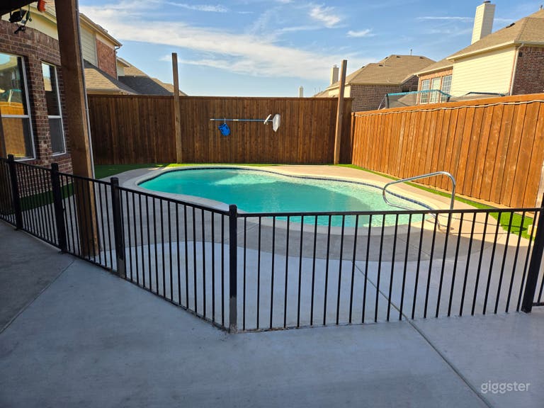  Private Backyard Pool 