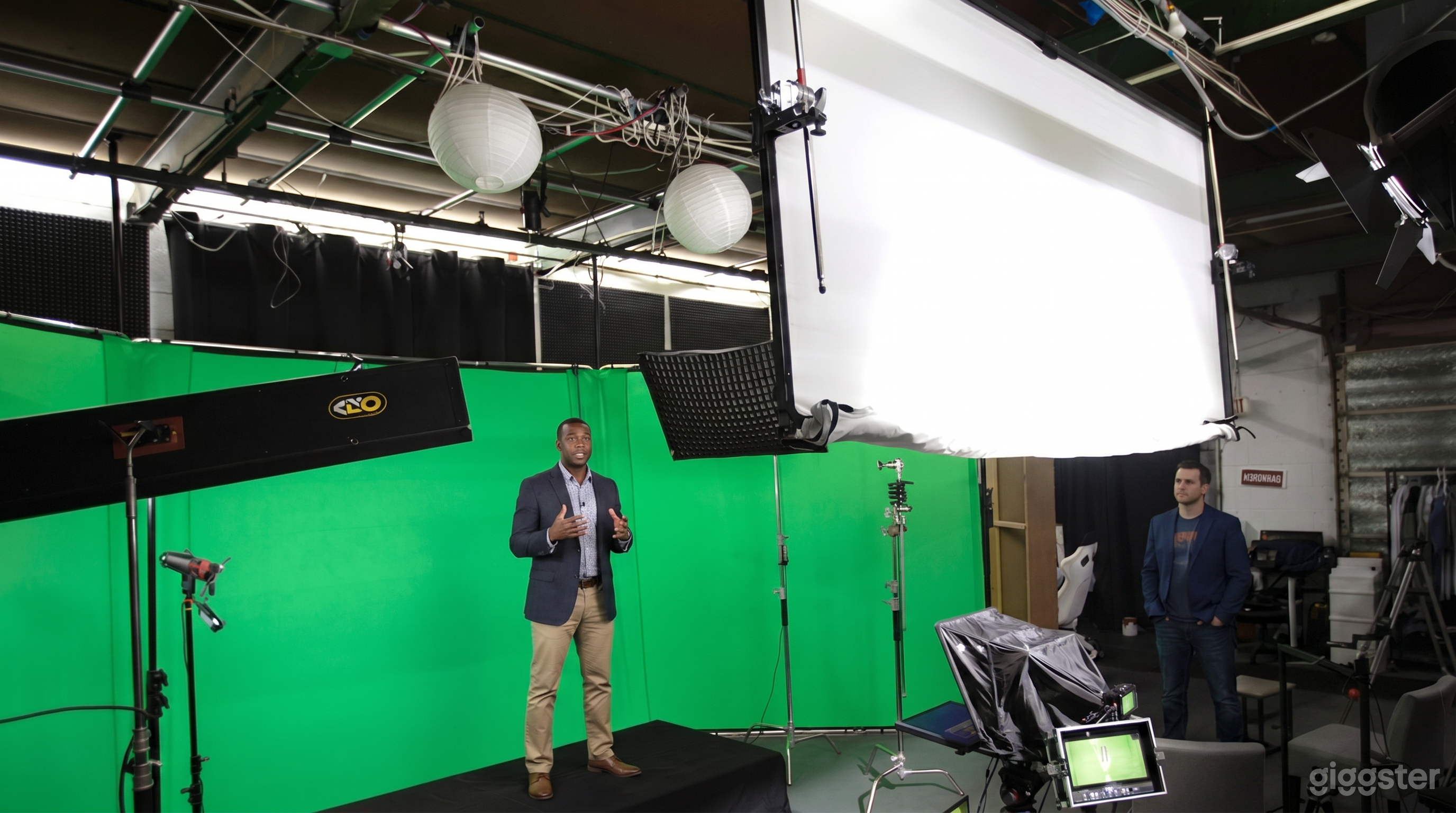 B2B Content Batching Studio: Multi-Cam Video & Podcast Hub Photo 4