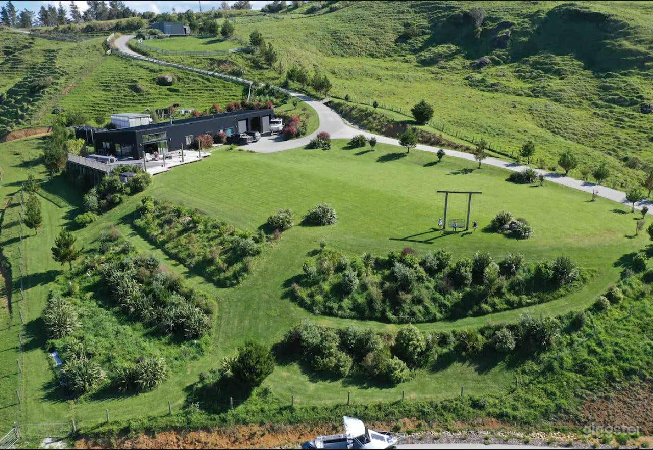 TOP OF THE WORLD Photo 3