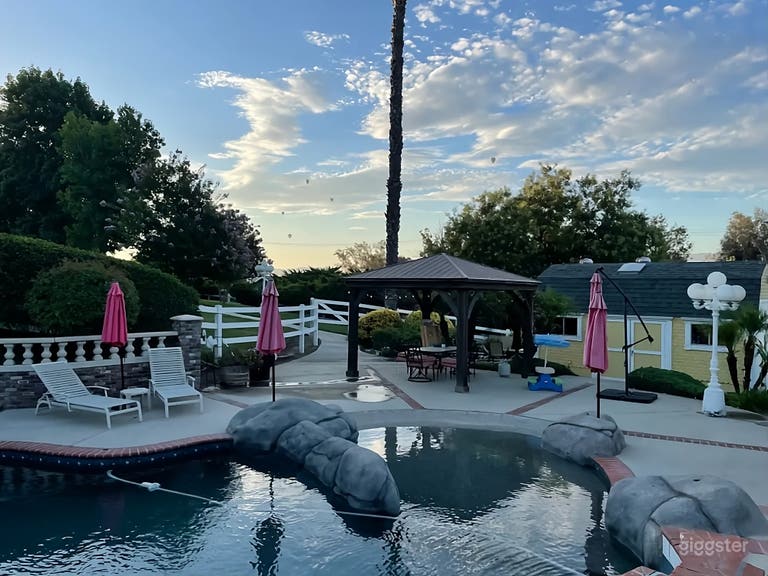  Private Estate Backyard 