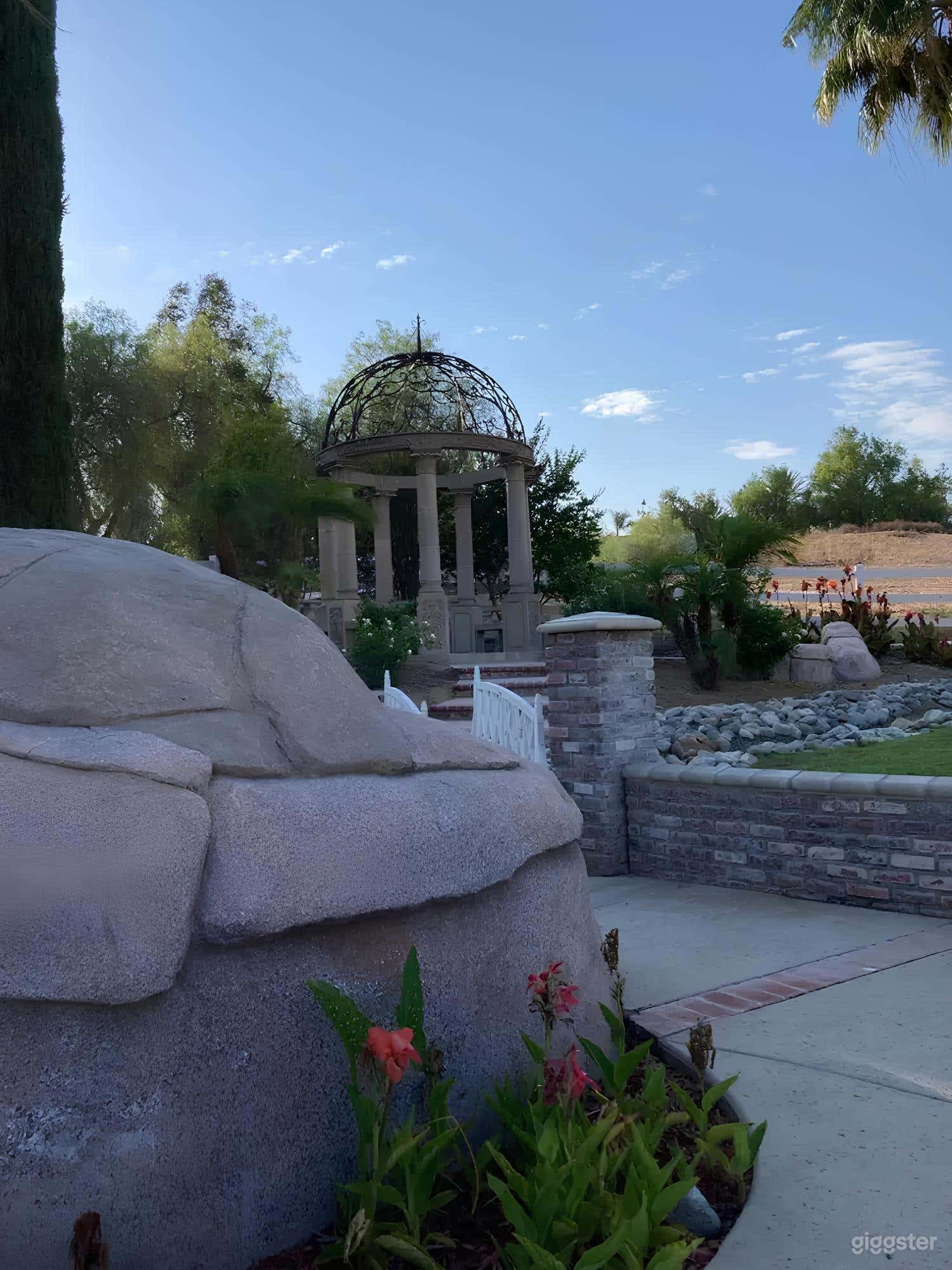 Private Estate Backyard Photo 3