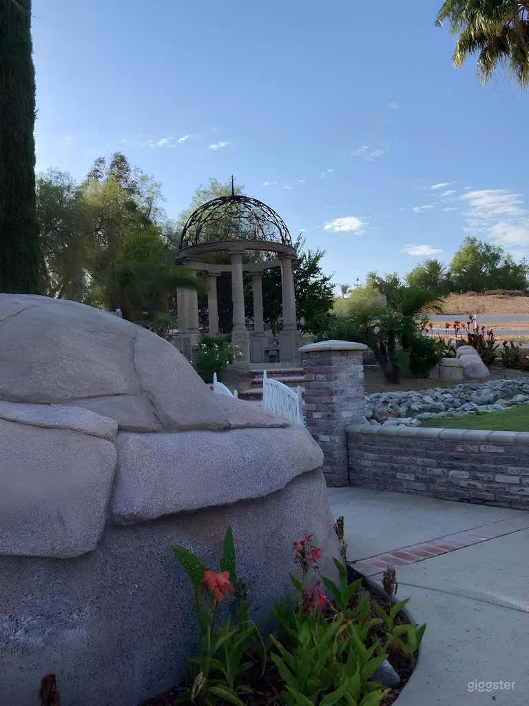  Private Estate Backyard 