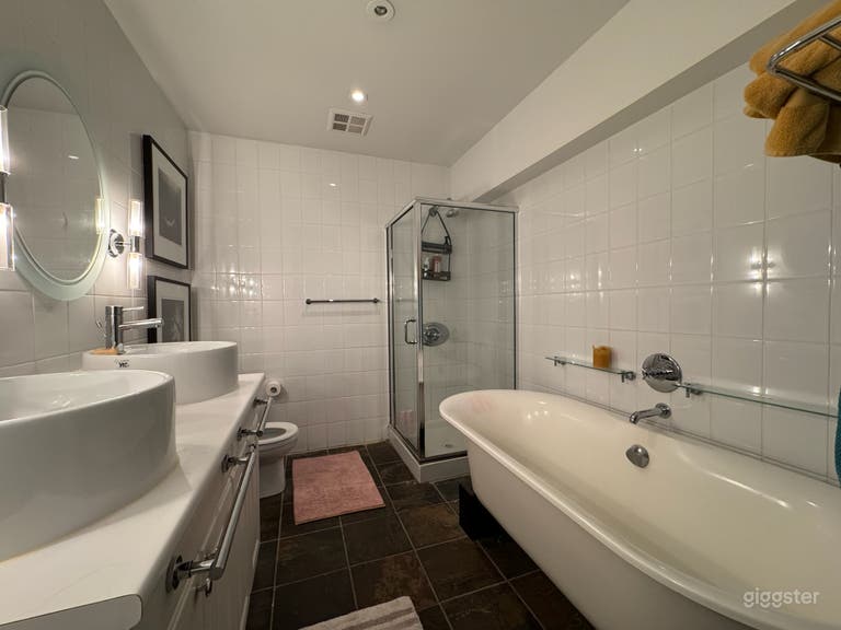  Palace Penthouse Glorious City and Ocean View 