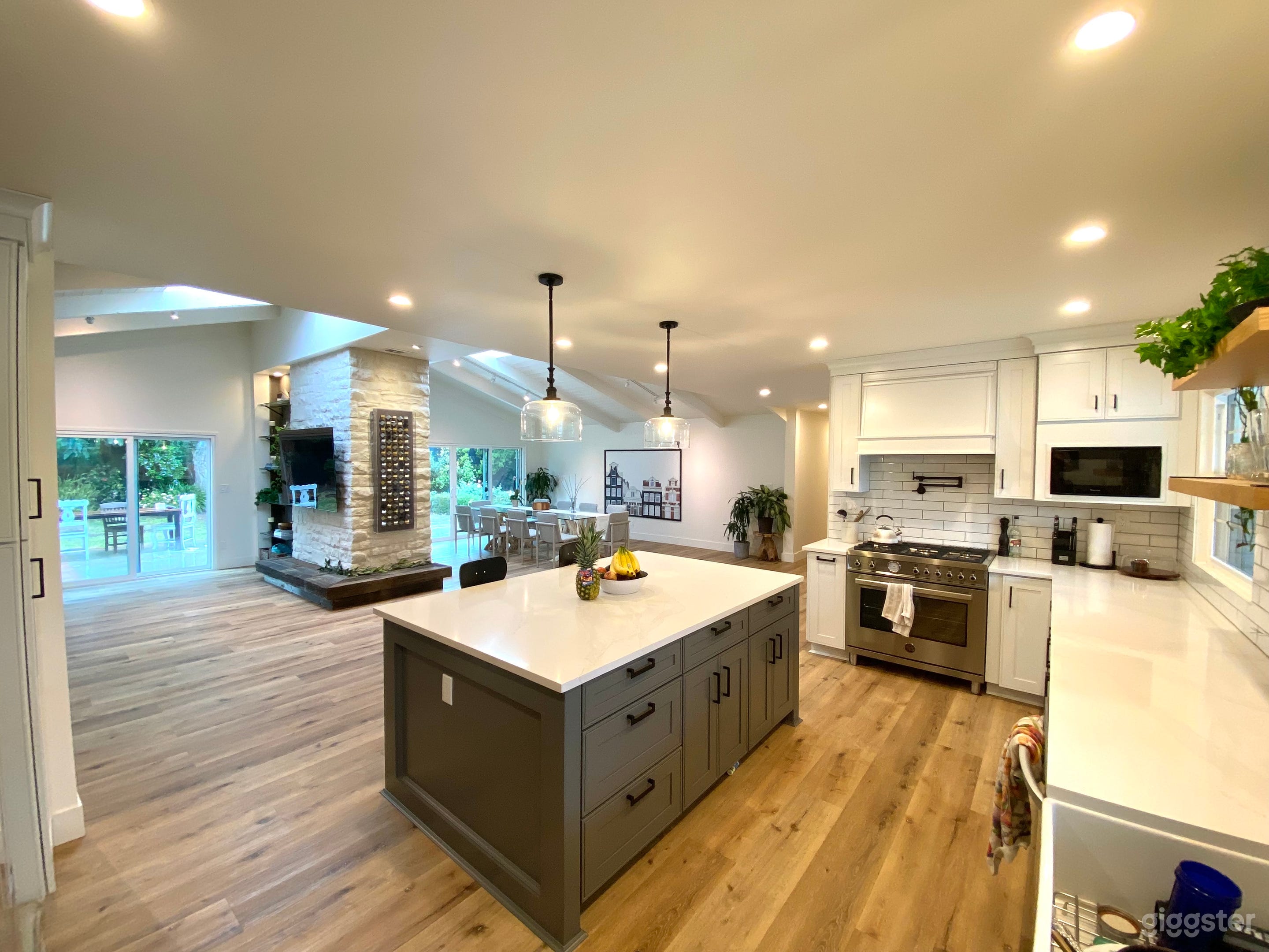 Bright and Stylish Woodland Hills Gem Photo 3