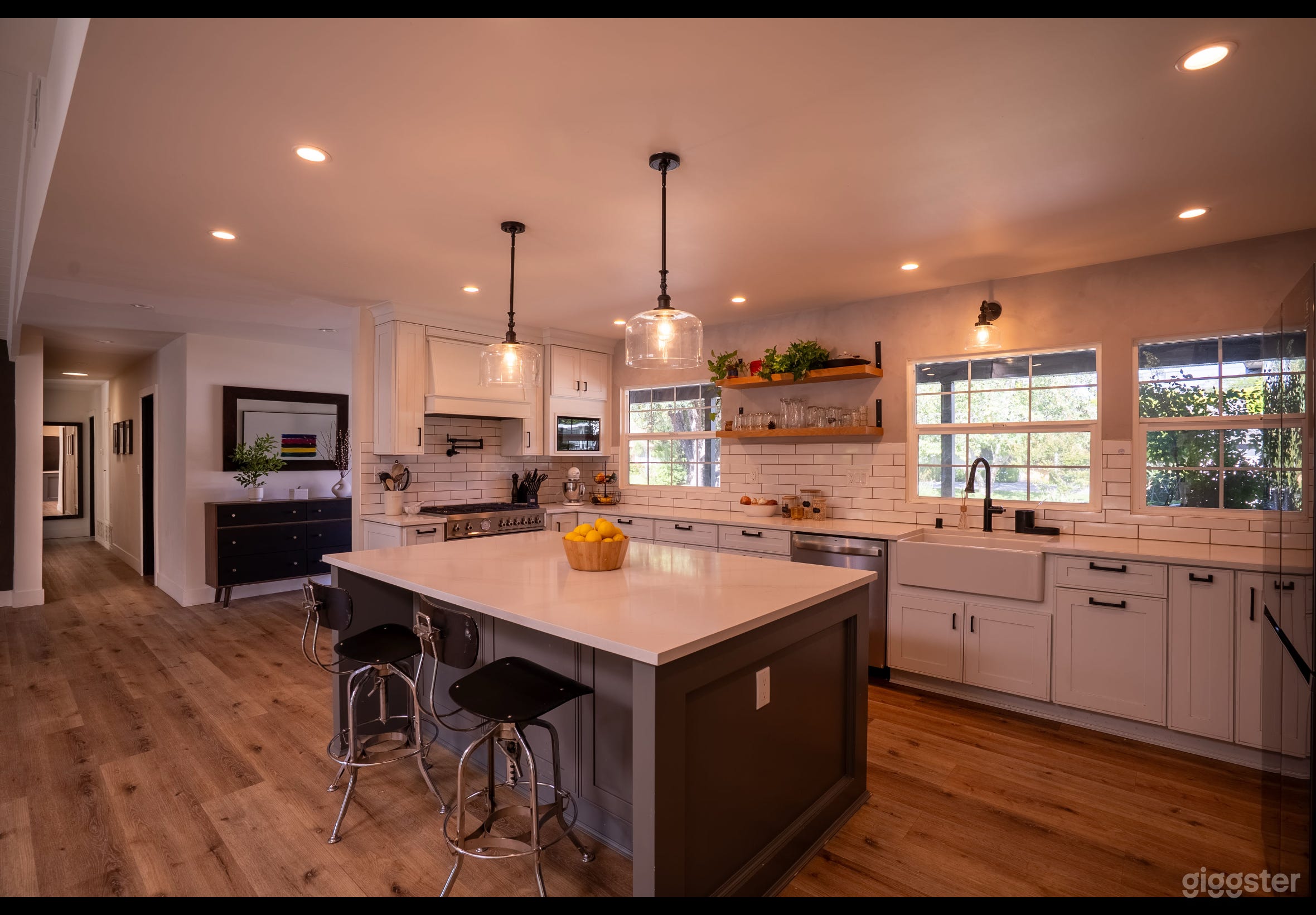 Bright and Stylish Woodland Hills Gem Photo 4