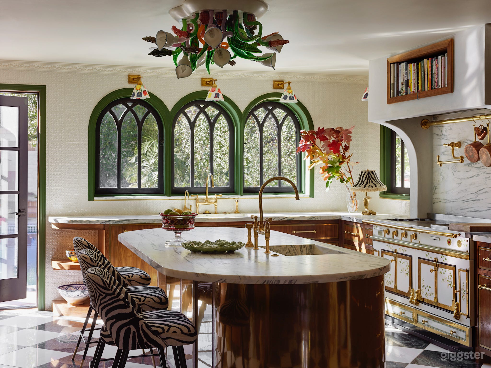 VINTAGE SPANISH VILLA W/ MAXIMALIST CHARM Photo 3