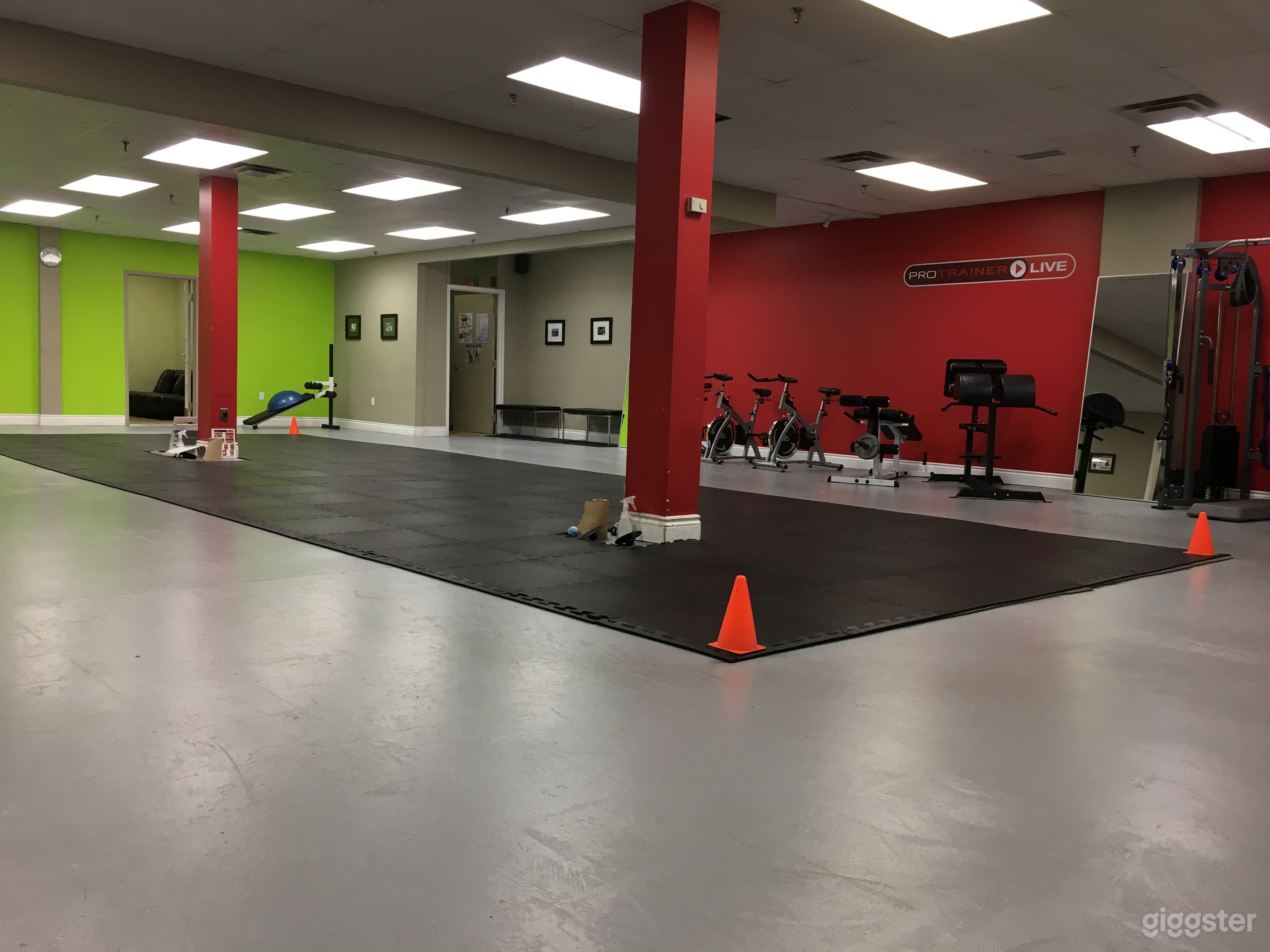 Spacious Versatile Fitness Studio Photo 3
