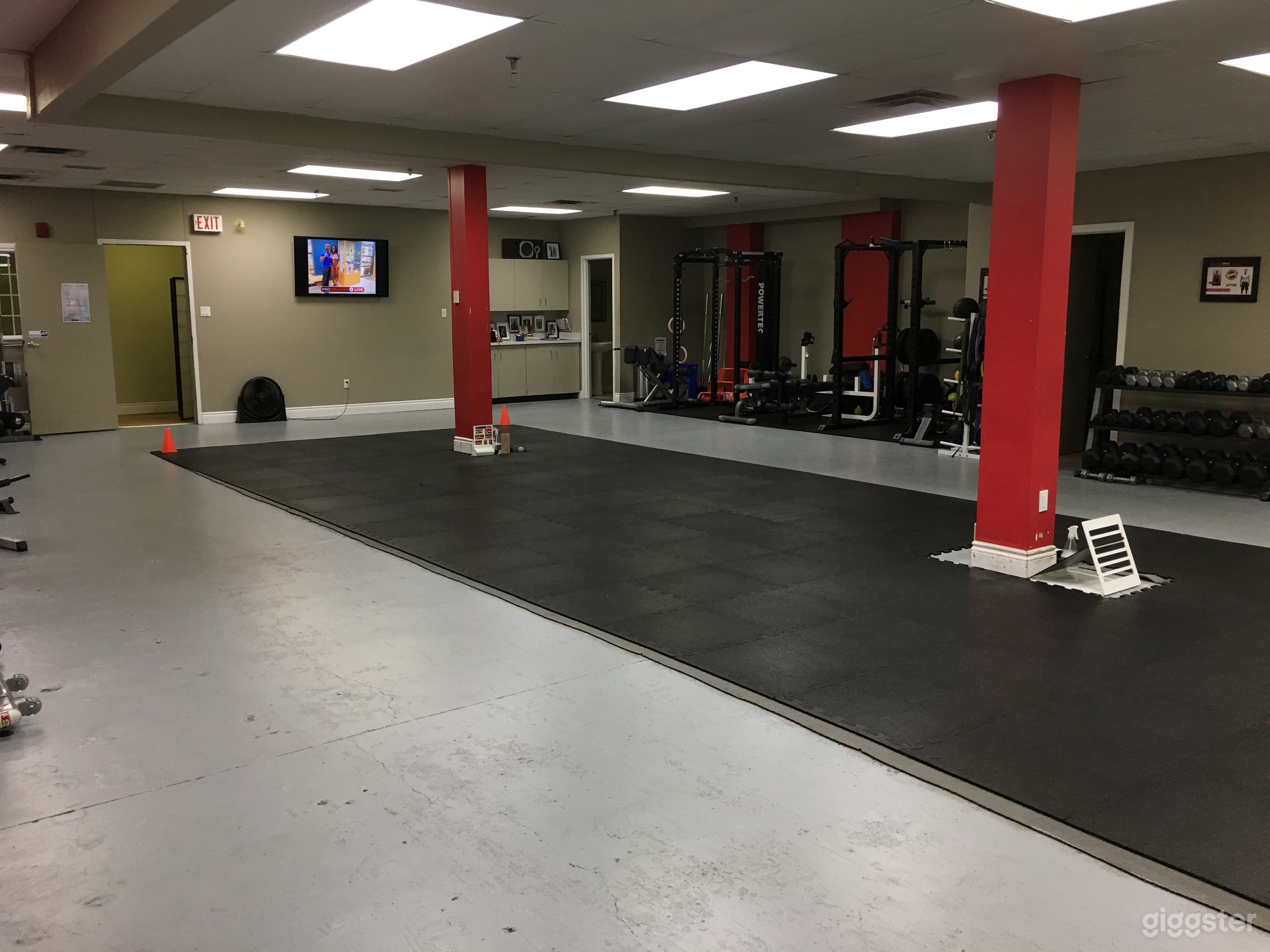 Spacious Versatile Fitness Studio Photo 1