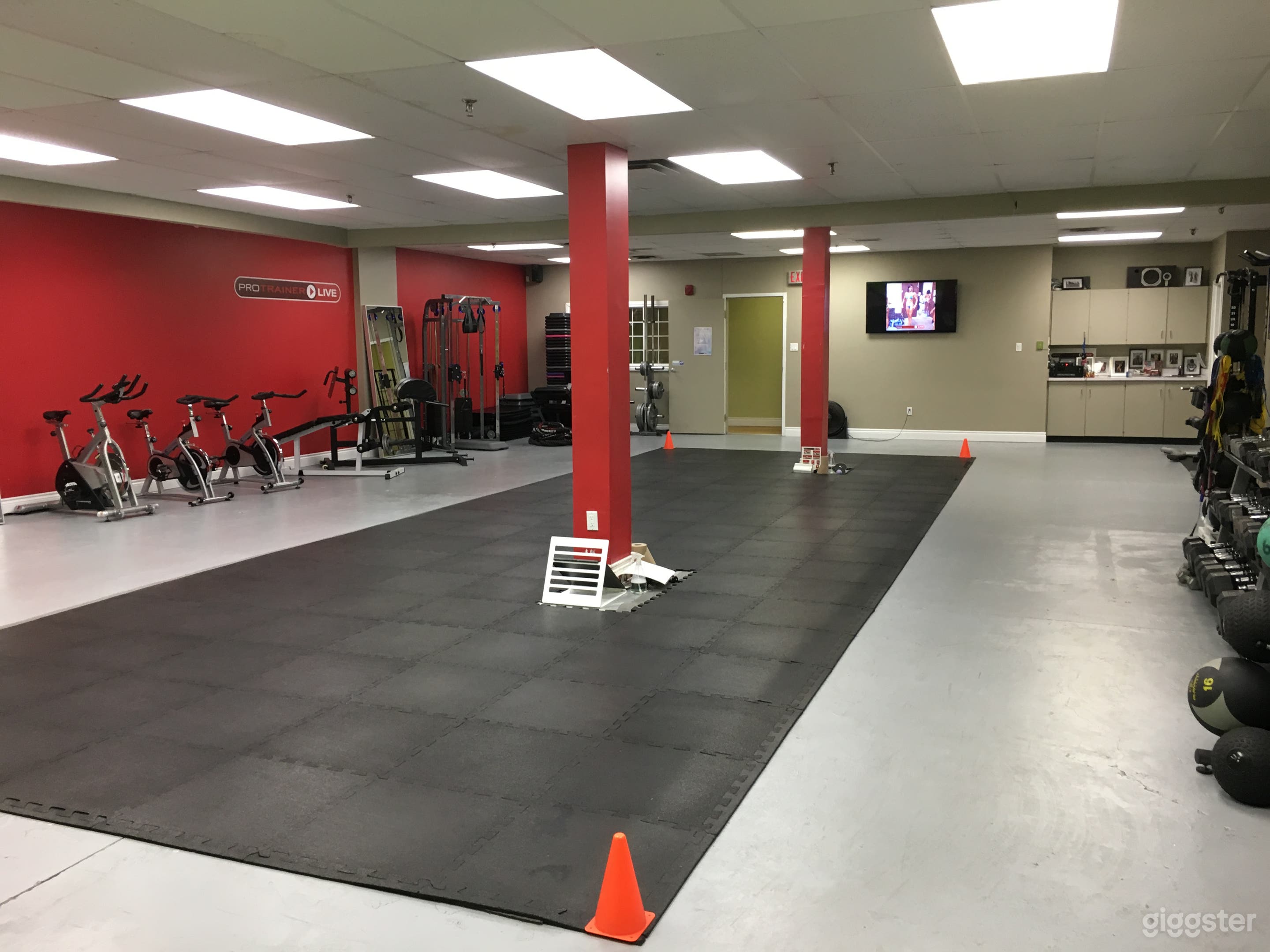 Spacious Versatile Fitness Studio Photo 2