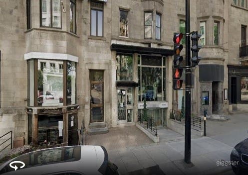 Antique Store in Downtown Montreal Photo 4