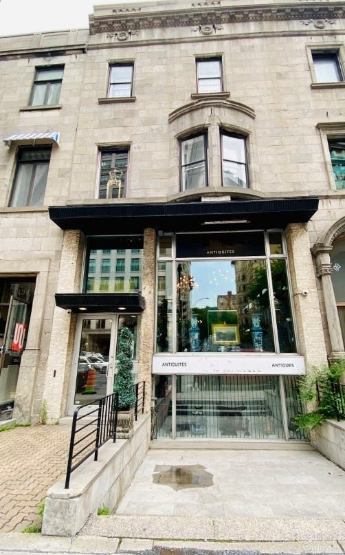  Magasin d'antiquités au centre-ville de Montréal 