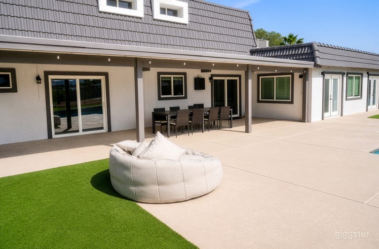  Modern Luxury Pool for Photoshoots, Content & Private Events 