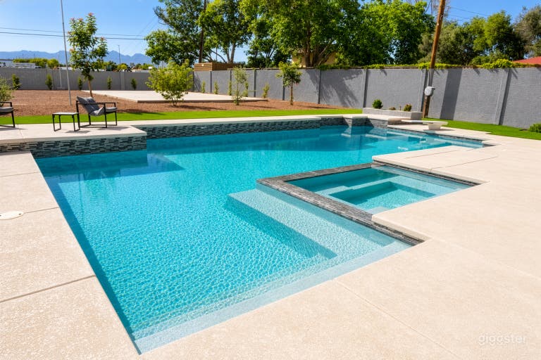  Modern Luxury Pool for Photoshoots, Content & Private Events 