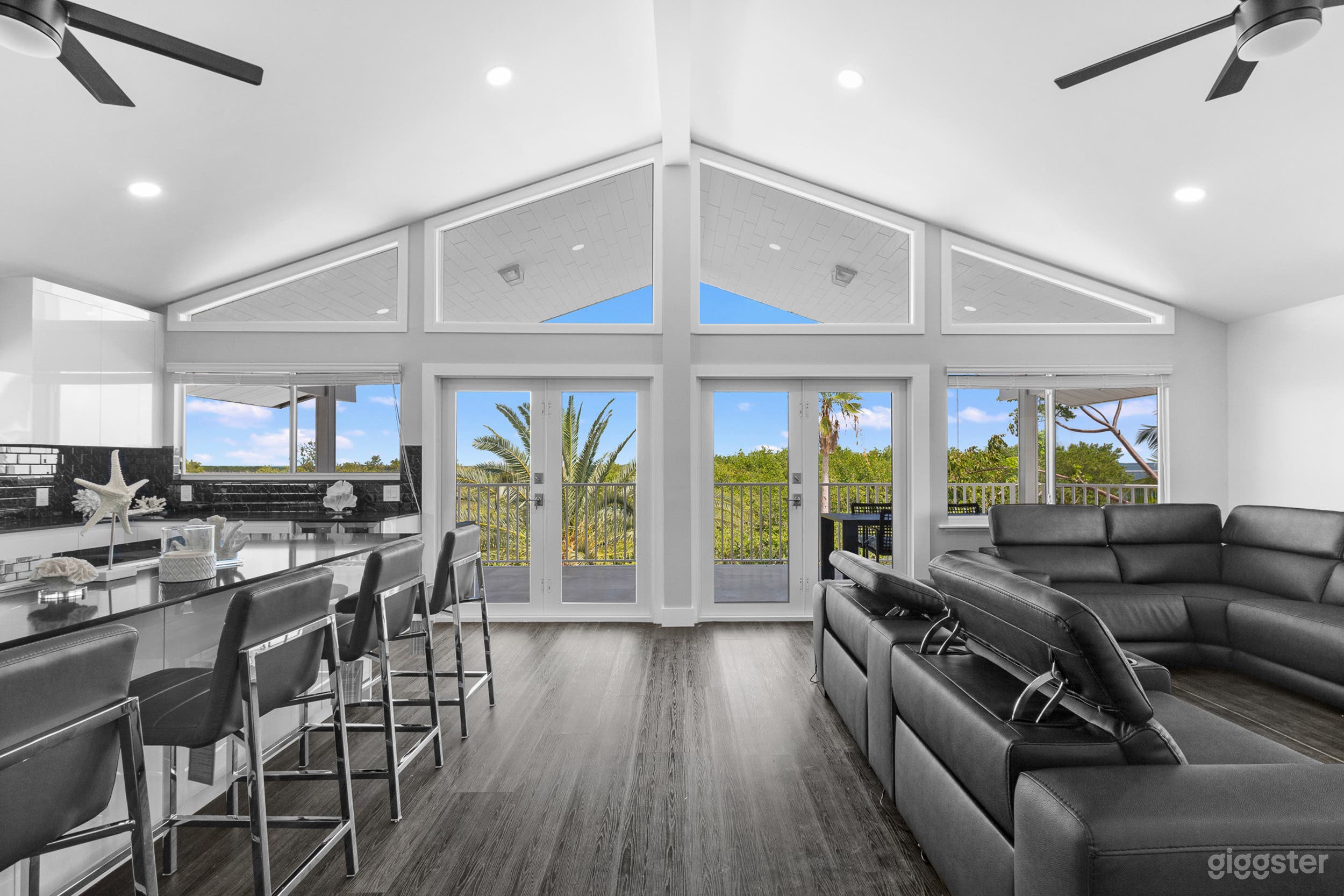 Waterfront Home Golf Cart + Boat slip + Jet Skis Photo 4