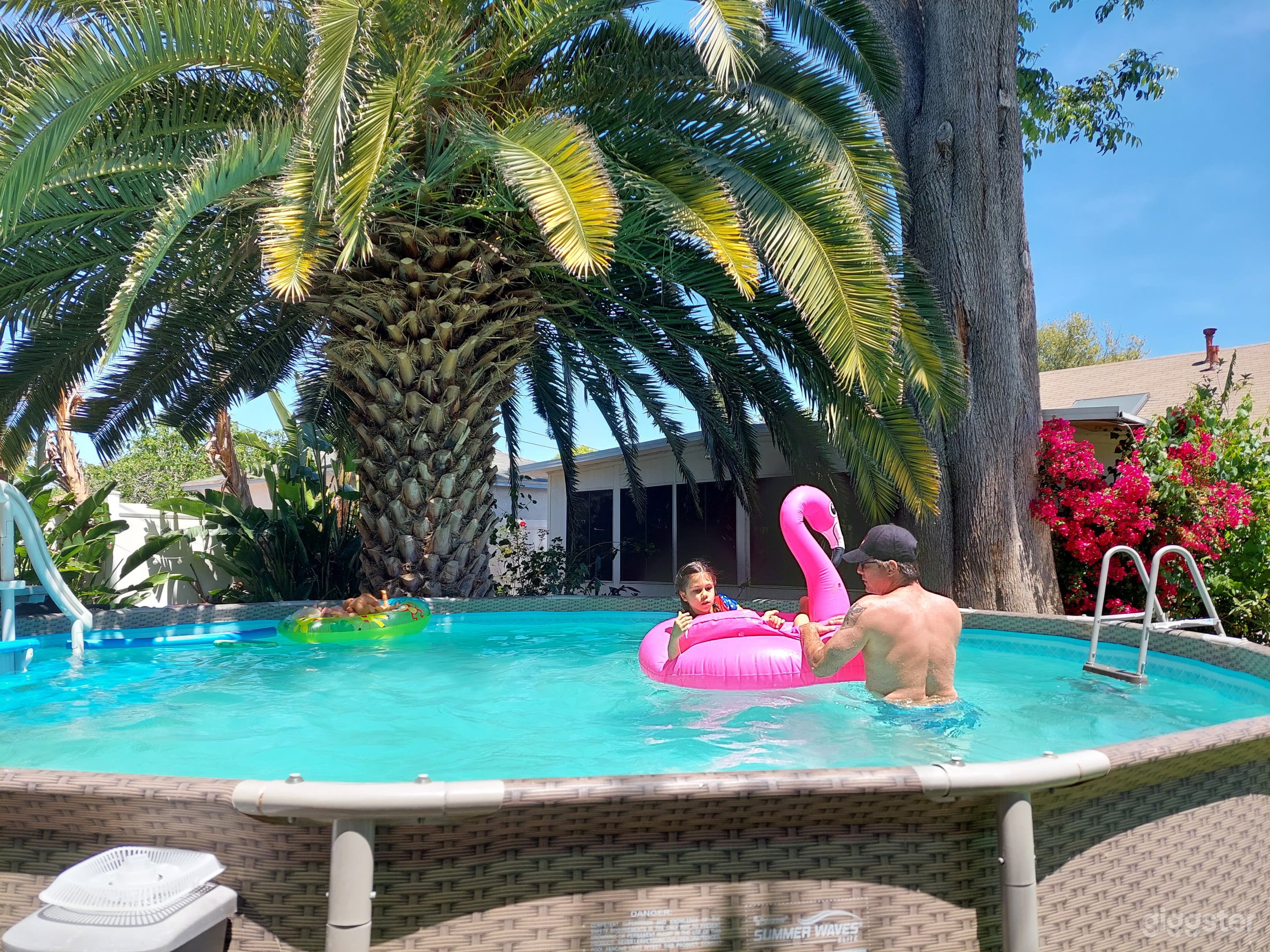 Charming Lake Balboa Pool &amp; Spacious Yard Retreat Photo 3