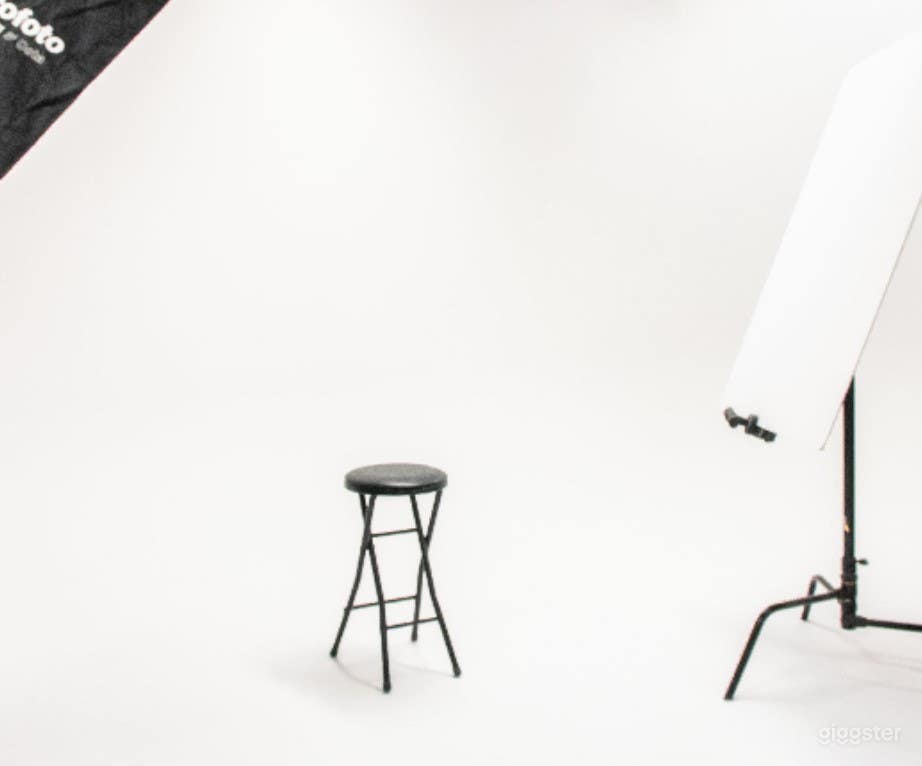 25 Foot Cyc Wall with a Custom-made Truss System Photo 4