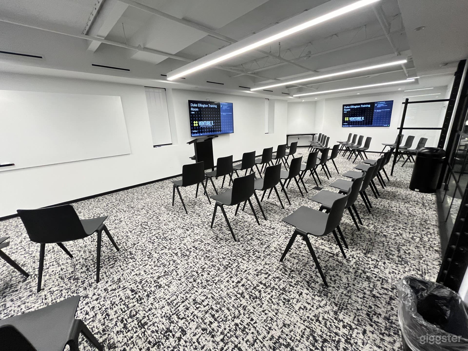 Duke Ellington Meeting Room Photo 3