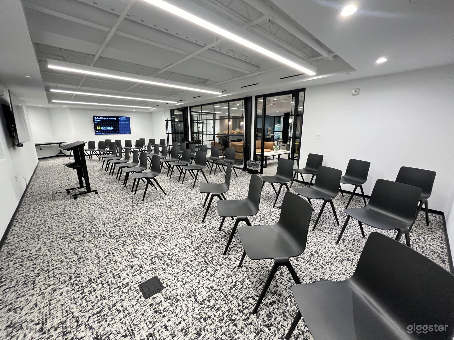 Duke Ellington Meeting Room Photo 1