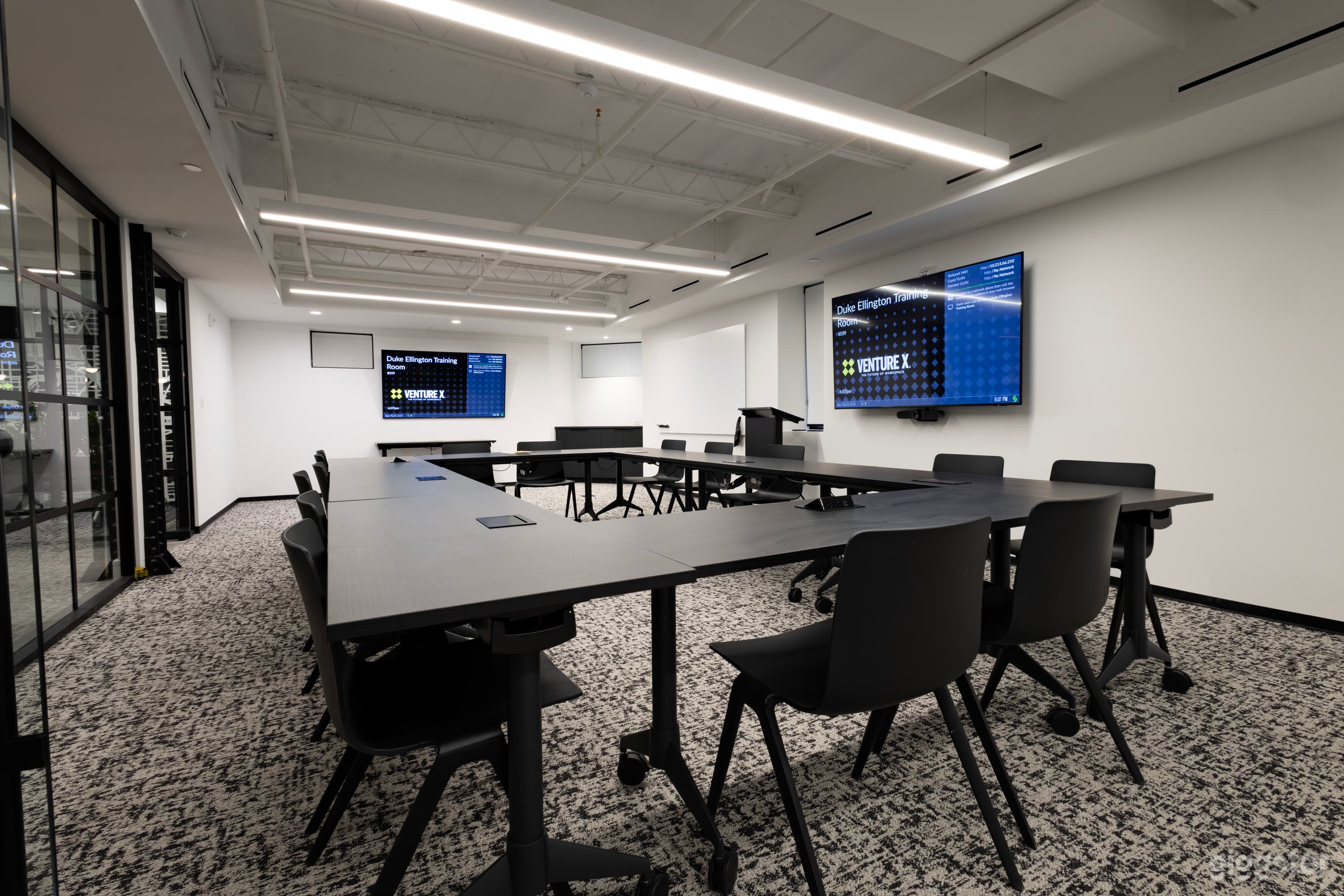 Duke Ellington Meeting Room Photo 4