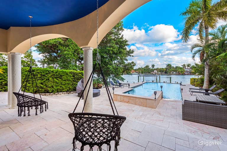  WATERFRONT PARADISE: VILLA CHANEL/POOL 