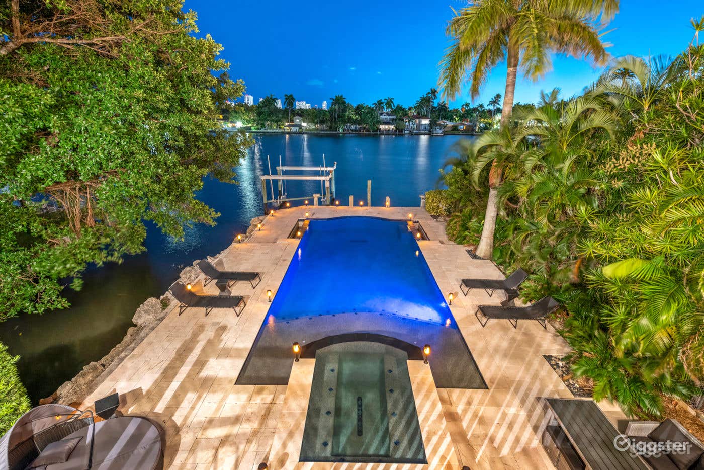 WATERFRONT PARADISE: VILLA CHANEL/POOL Photo 2